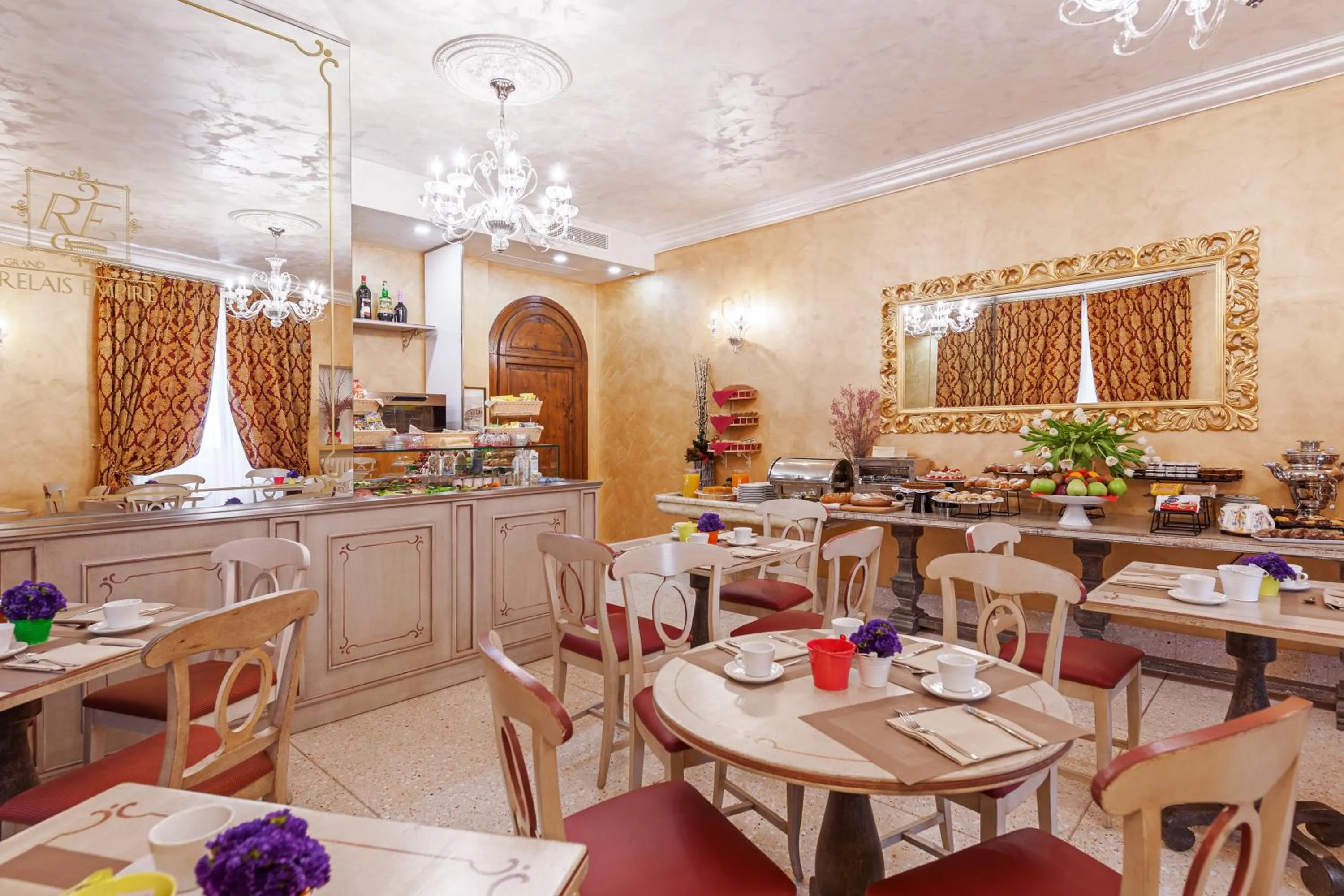 Lounge or bar in Relais Empire