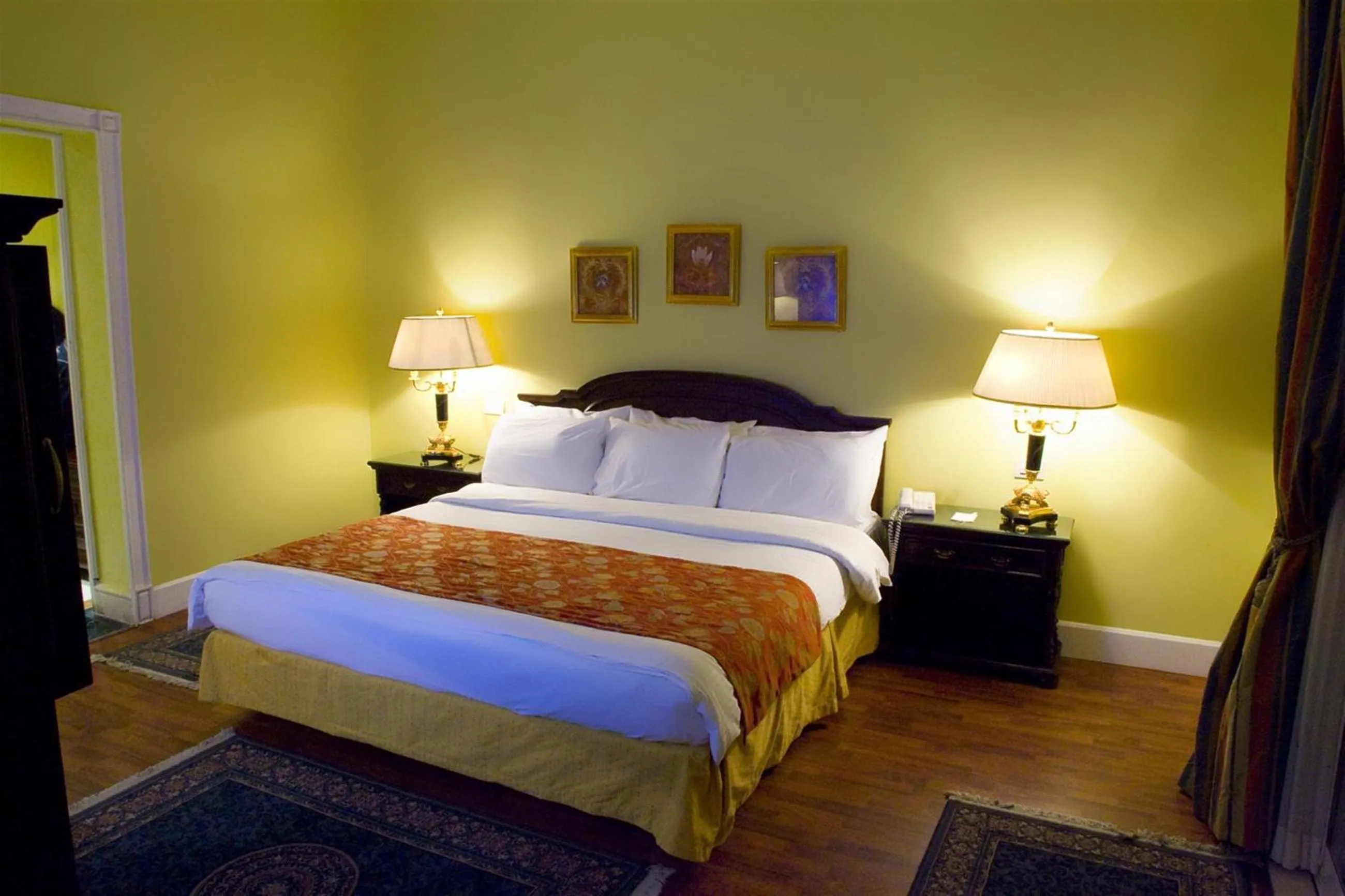 Photo of the whole room, Bed in Helnan Auberge Fayoum