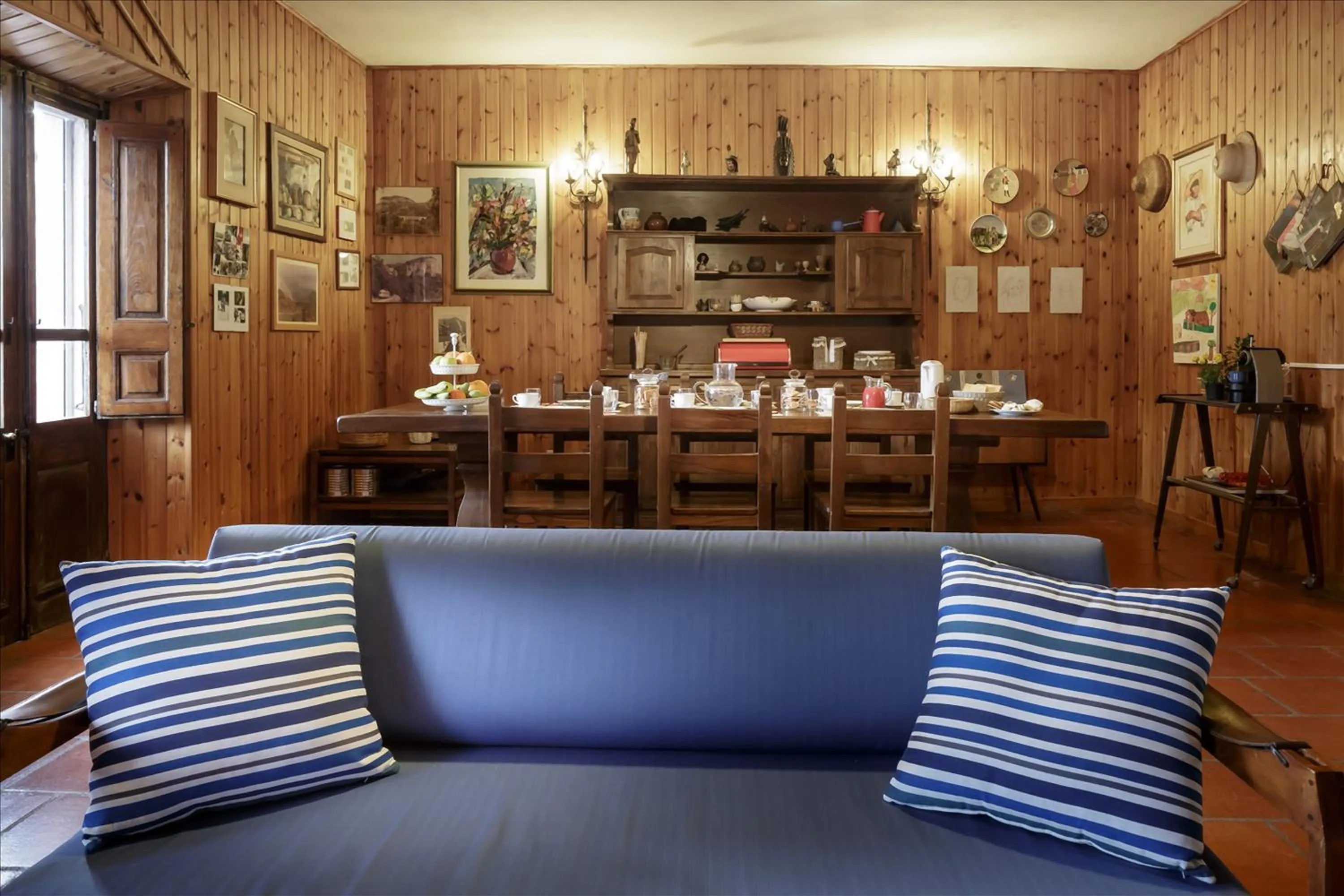 Communal lounge/ TV room in B&B Gennarcu