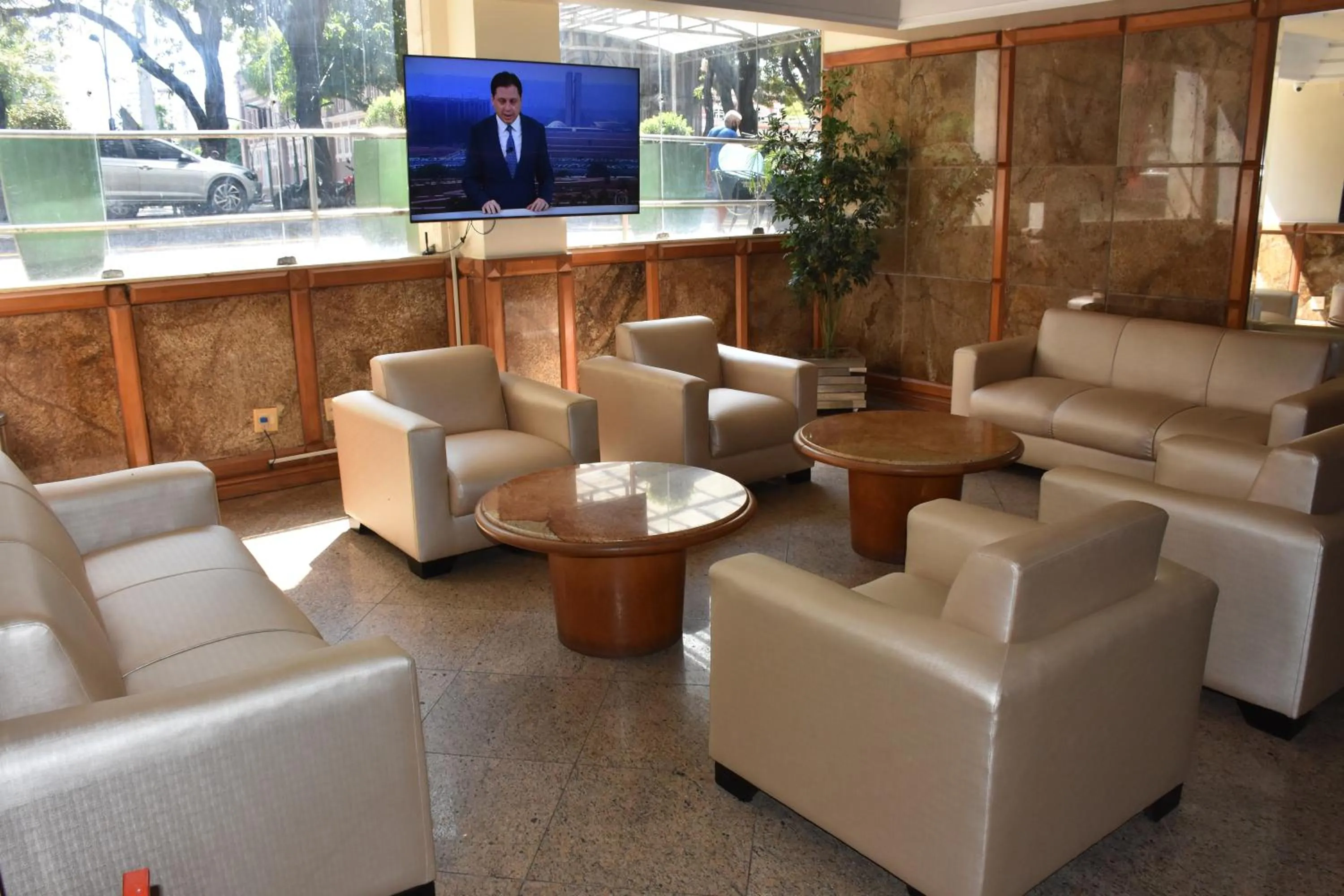 Communal lounge/ TV room in Hotel Grão Para