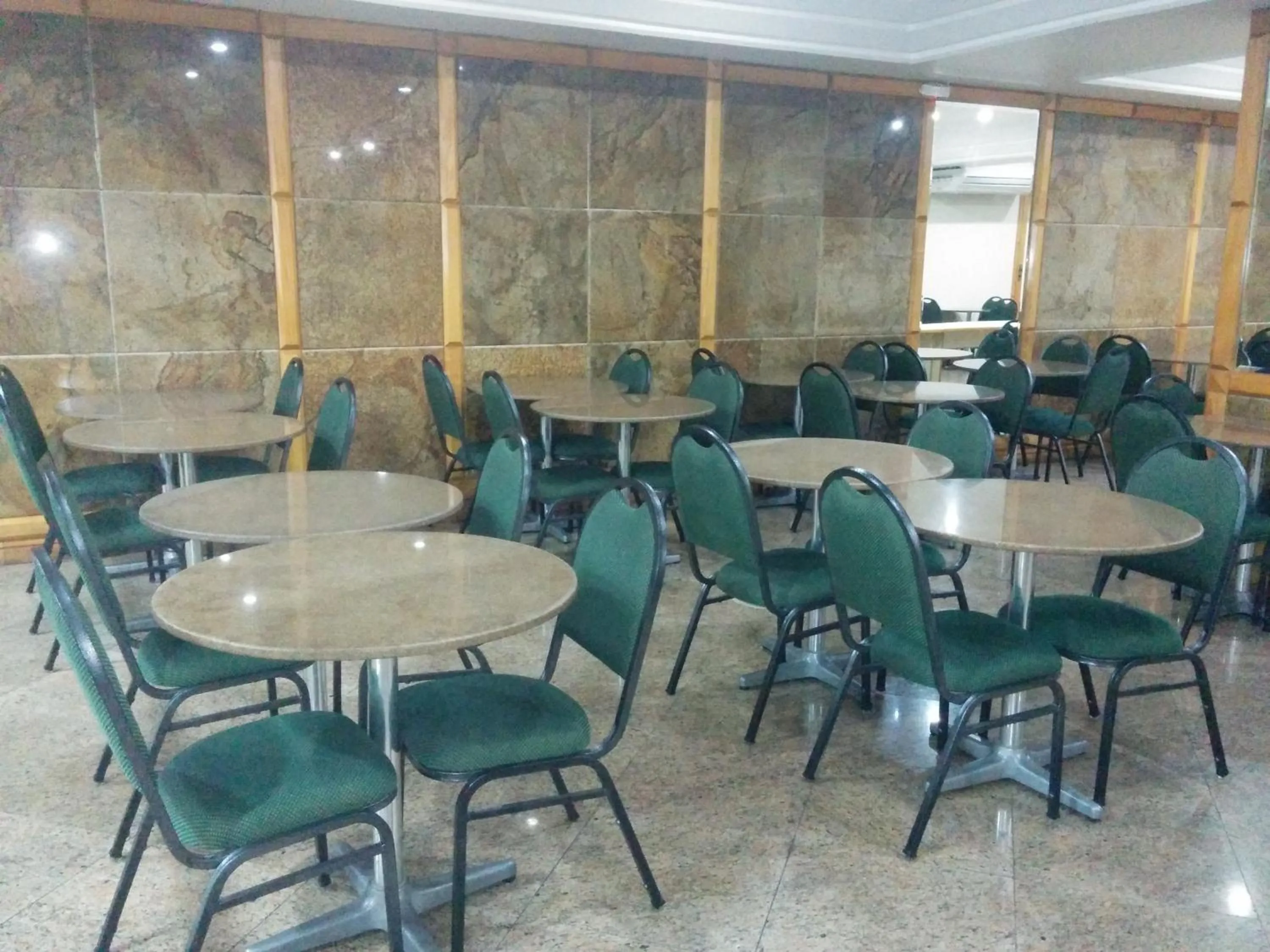 Restaurant/places to eat in Hotel Grão Para