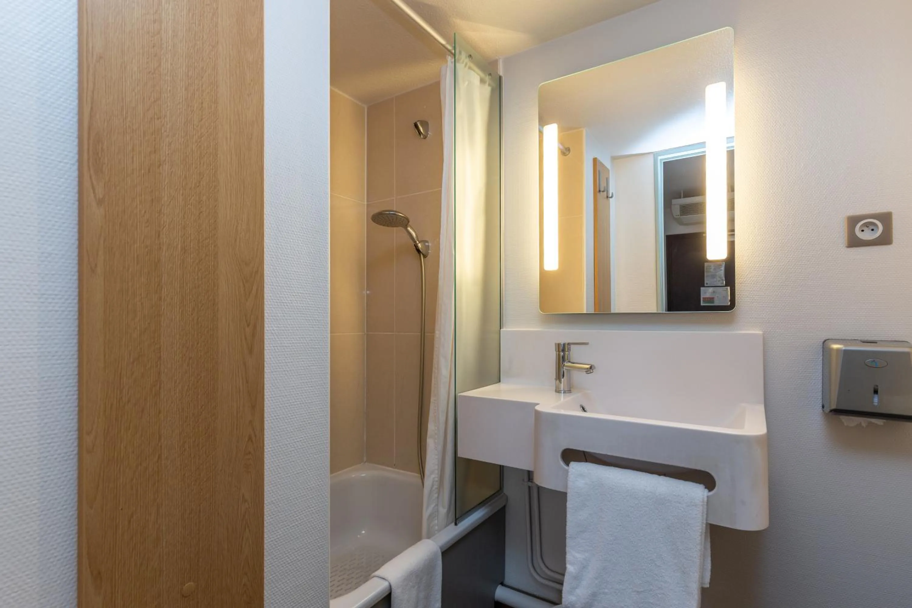 Bathroom in B&B HOTEL Bayonne