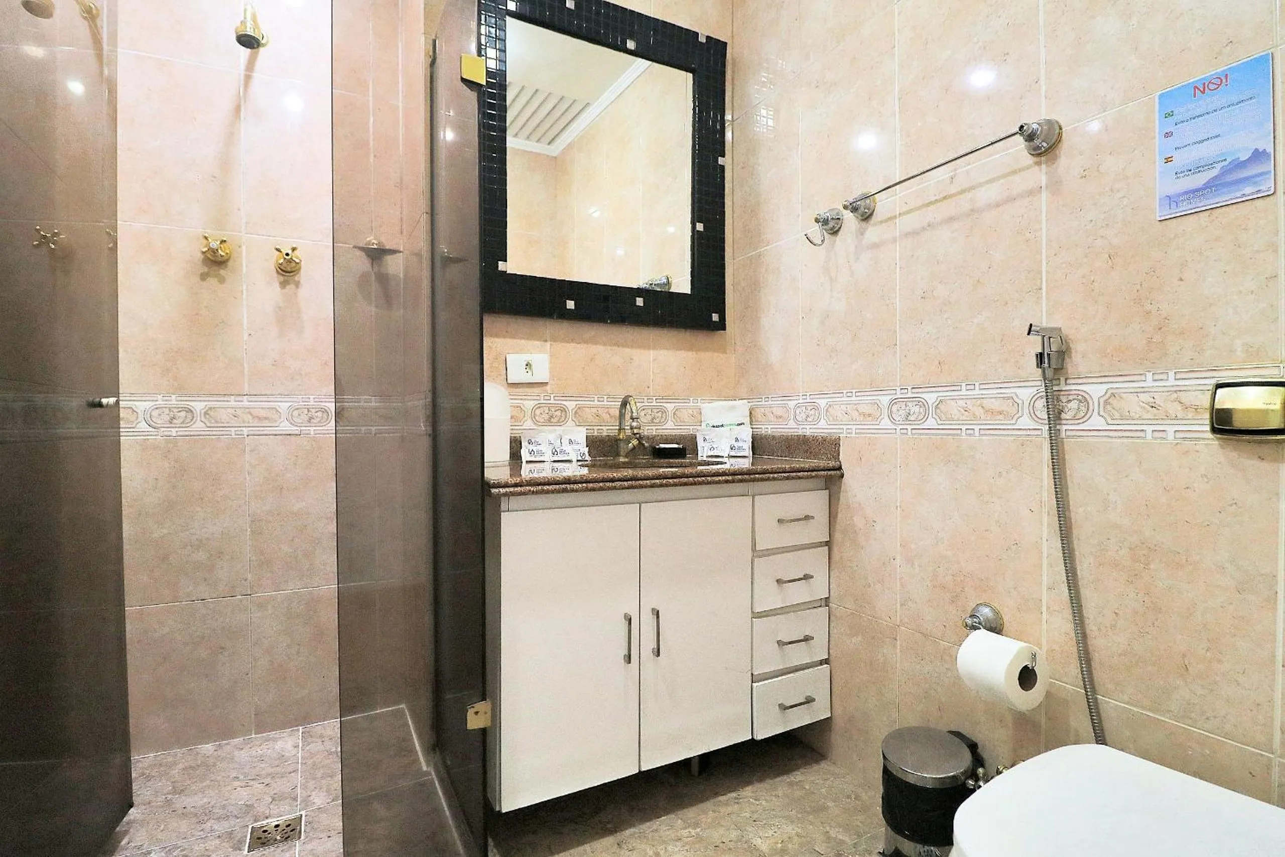 Toilet in Rio Spot Atlantica 2440