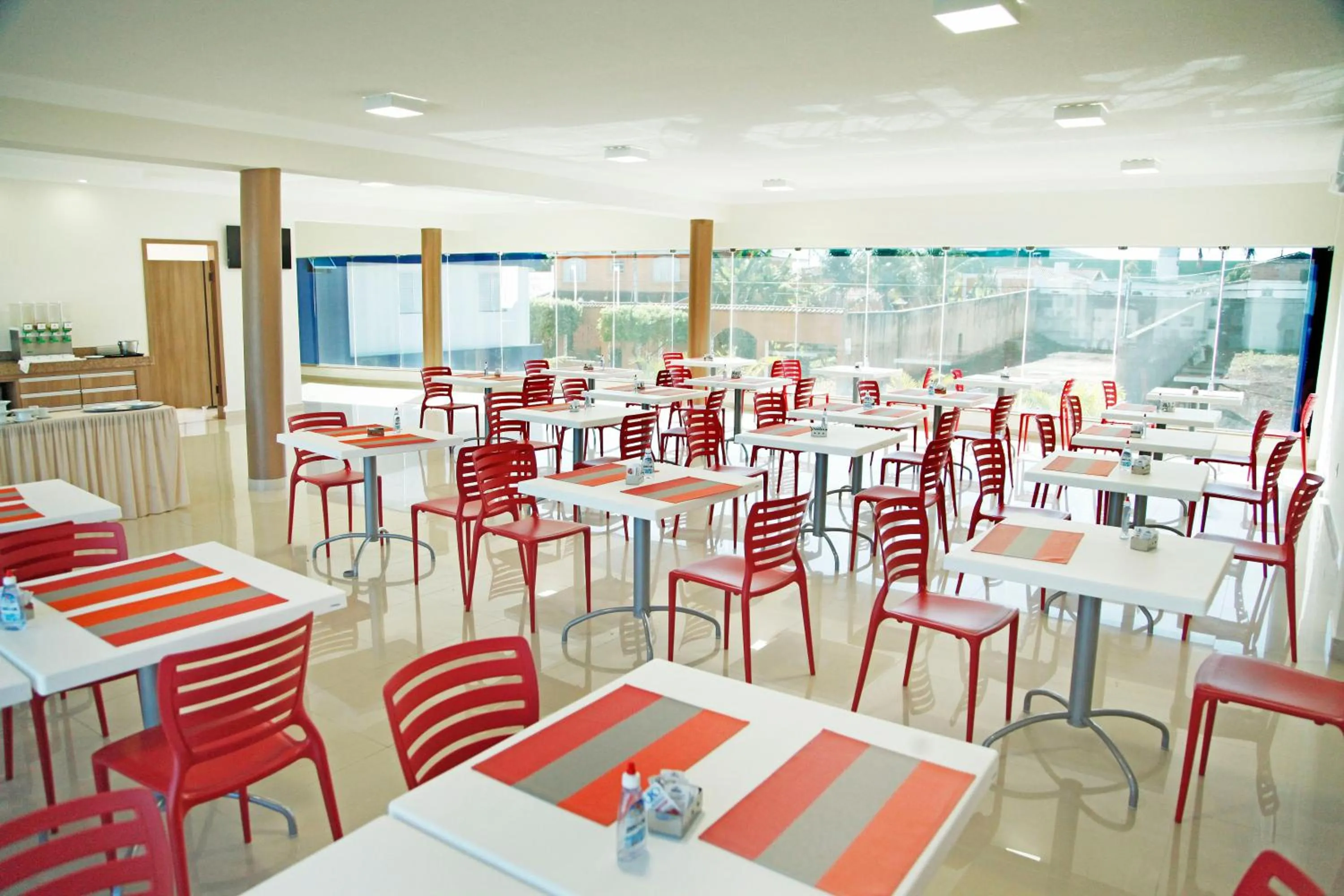 Restaurant/places to eat in Bernal Hotel Econômico