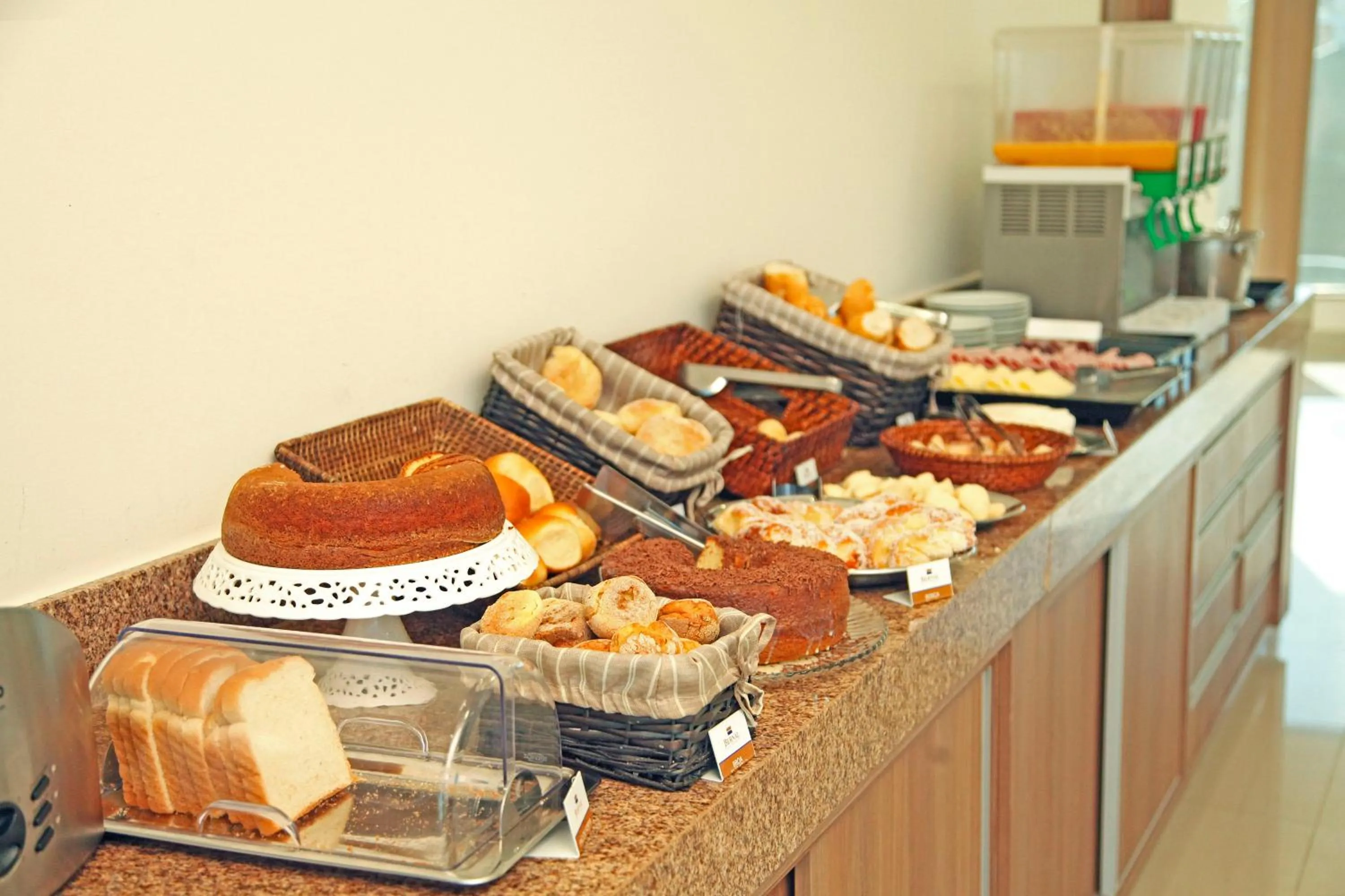 Food in Bernal Hotel Econômico