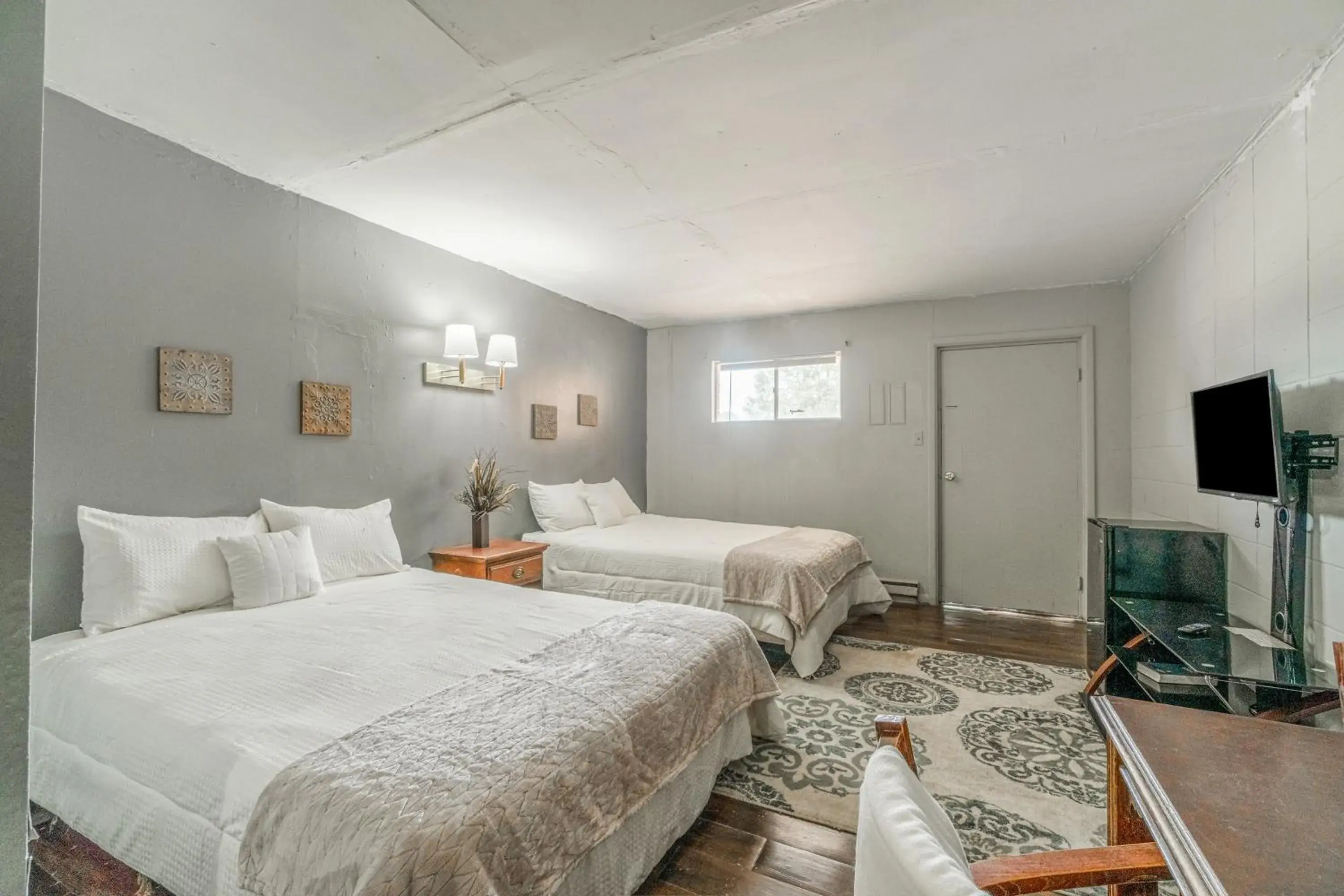 2 Full Beds Non-Smoking in OYO Holiday Capri Motel & Rv Park 2 Full Beds Non-Smoking in OYO Holiday Capri Motel & Rv Park