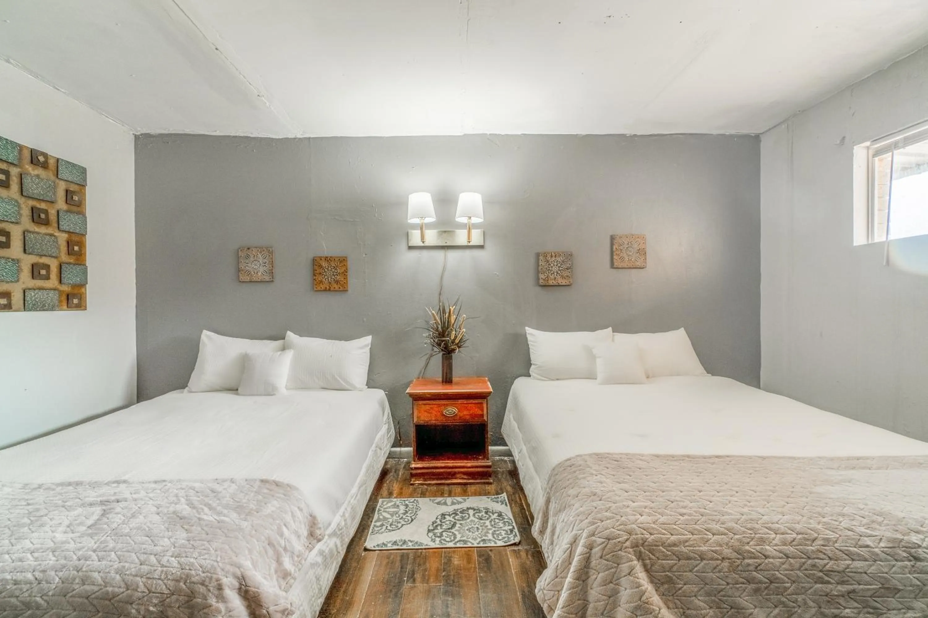 Bedroom, Bed in OYO Holiday Capri Motel & Rv Park