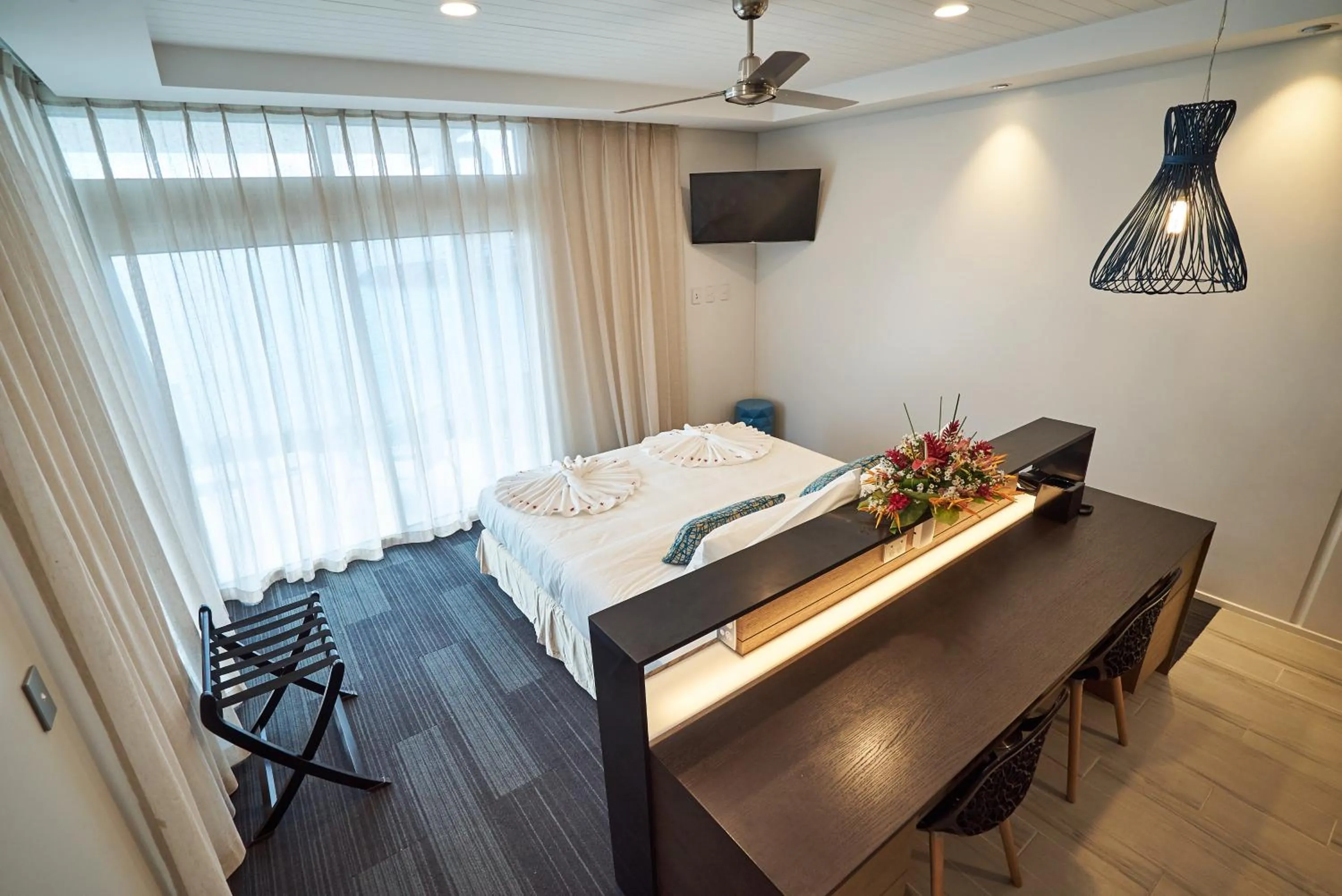 Bed in Taumeasina Island Resort