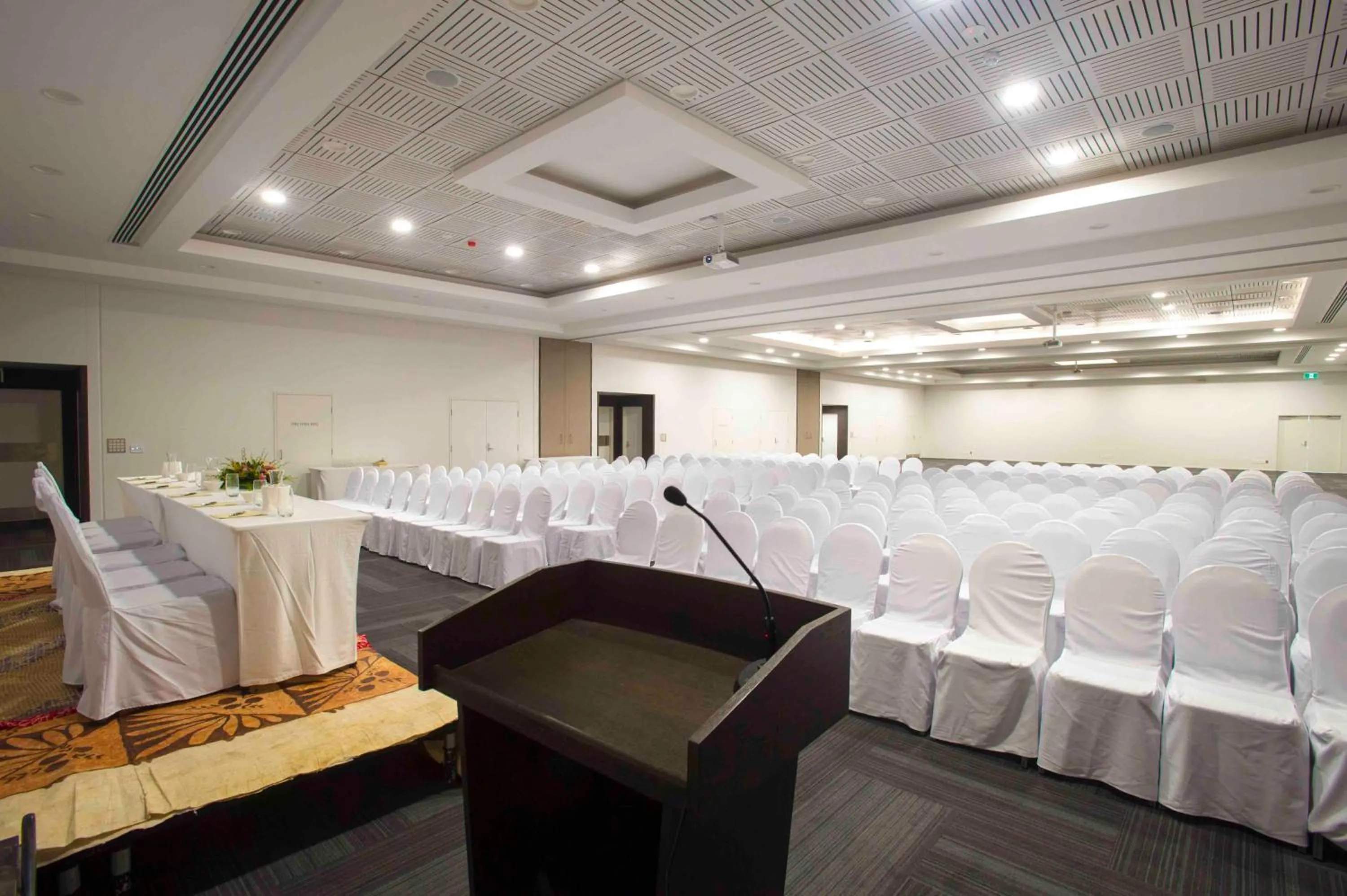 Business facilities in Taumeasina Island Resort