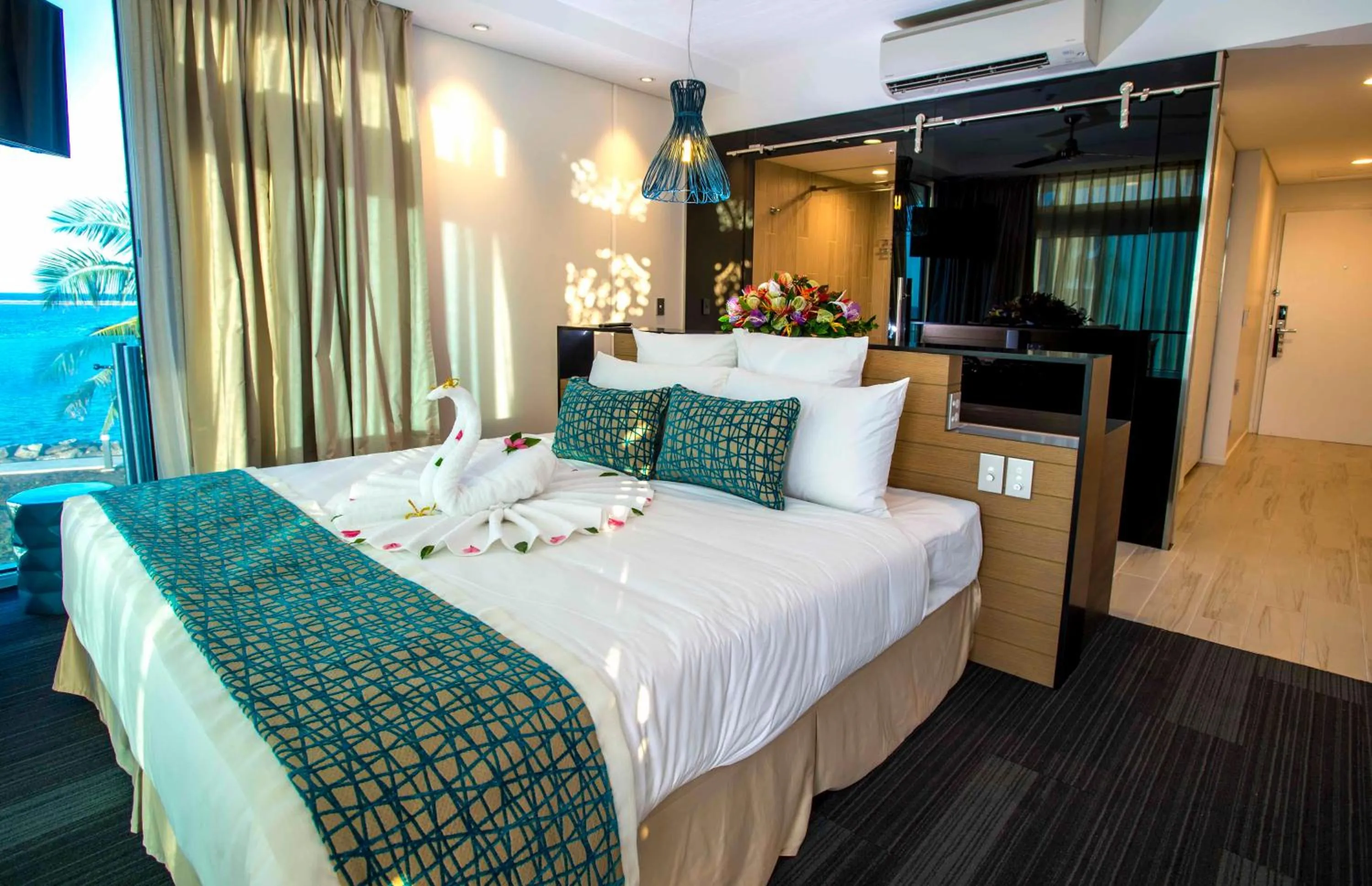 Photo of the whole room, Bed in Taumeasina Island Resort