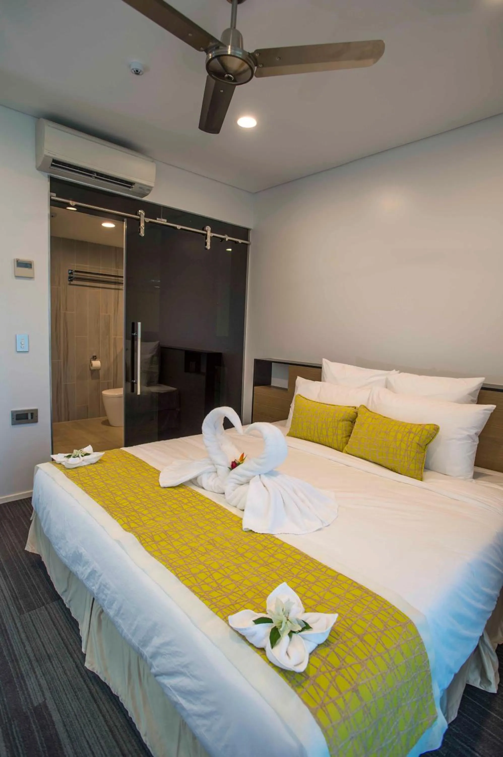 Photo of the whole room, Bed in Taumeasina Island Resort