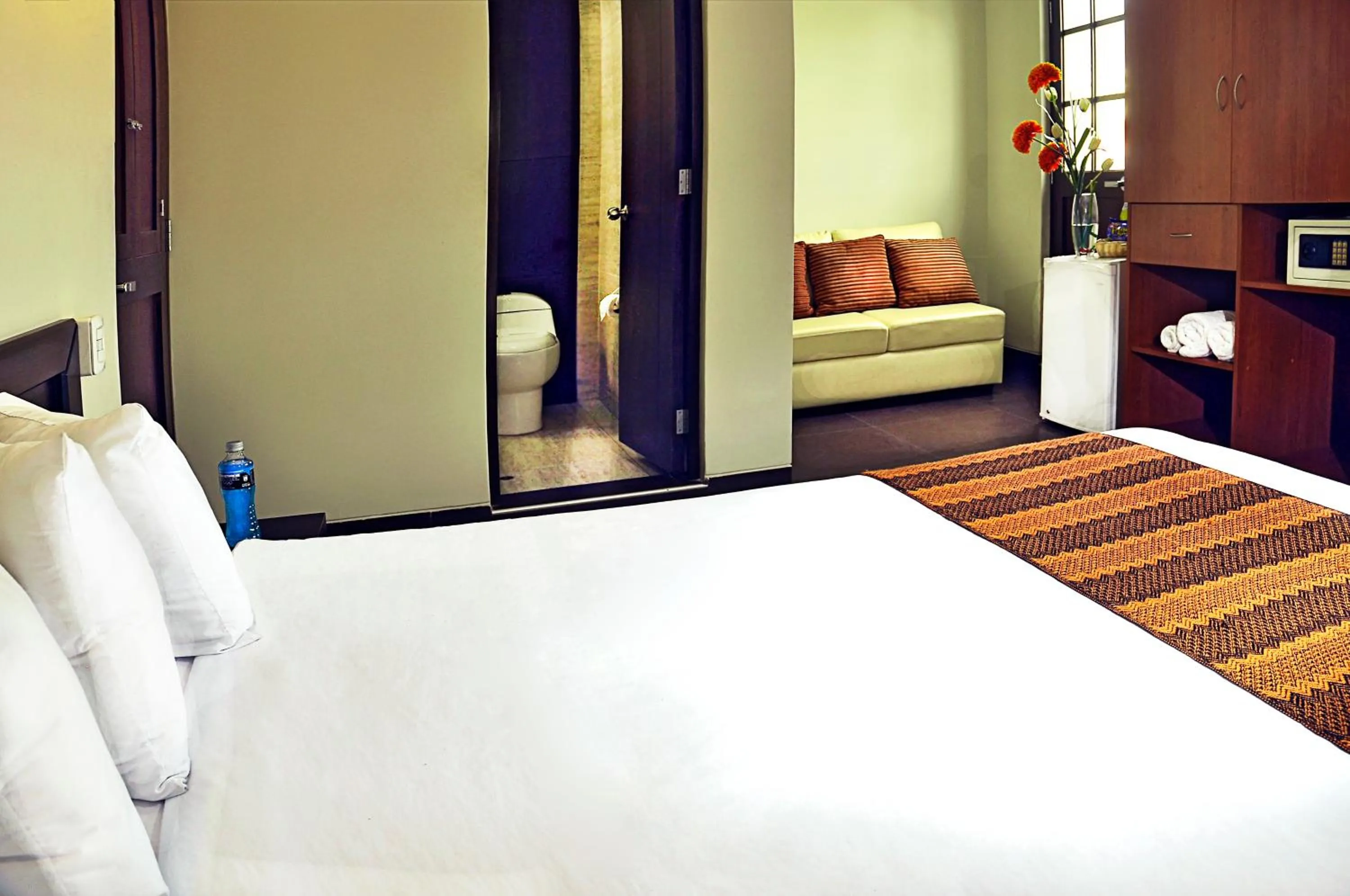 Photo of the whole room, Bed in Hoteles Riviera Mansion