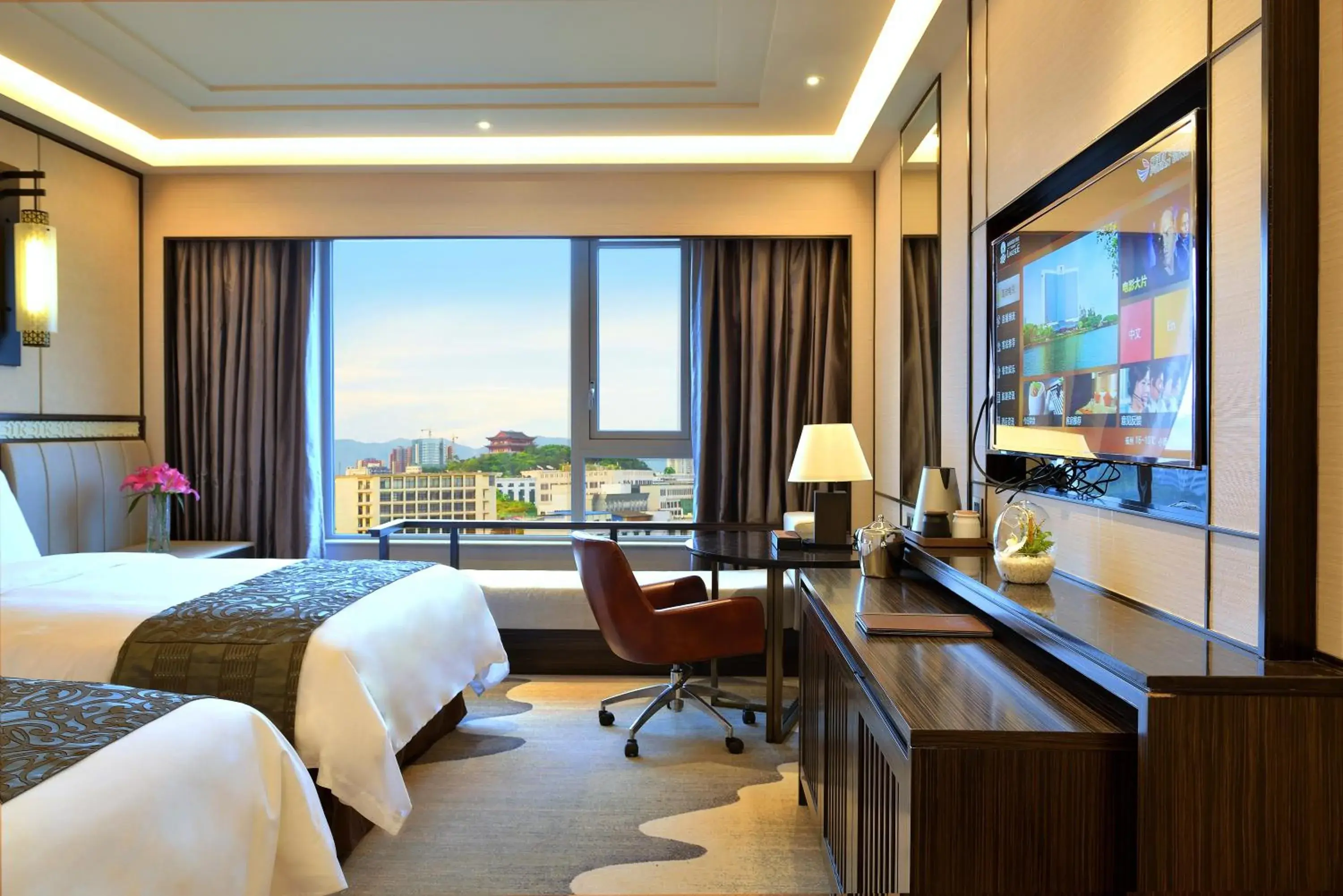 Deluxe Twin Room with City View in Fuzhou Lakeside Hotel Deluxe Twin Room with City View in Fuzhou Lakeside Hotel