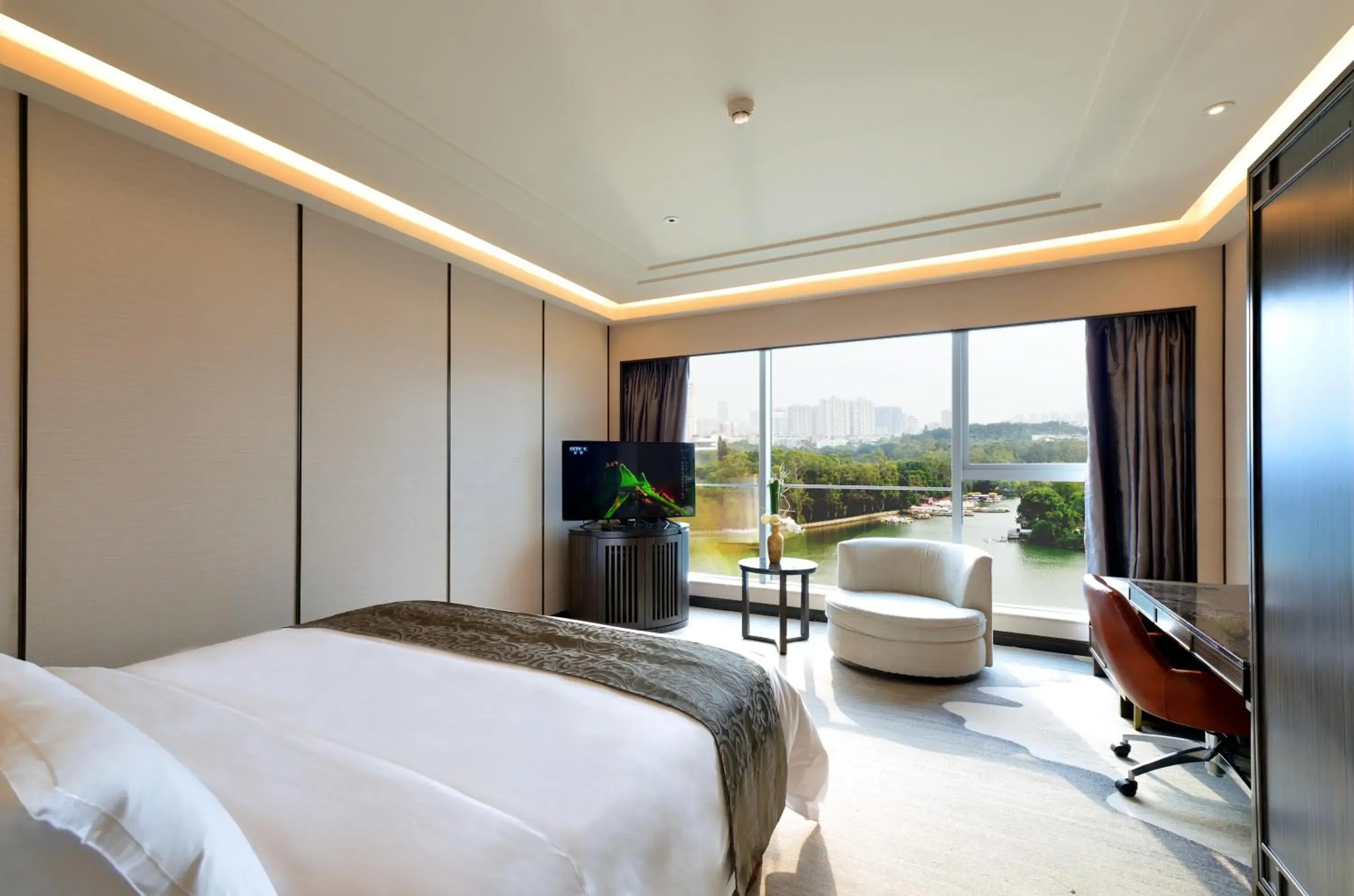 Executive Double Room with Lake View in Fuzhou Lakeside Hotel Executive Double Room with Lake View in Fuzhou Lakeside Hotel