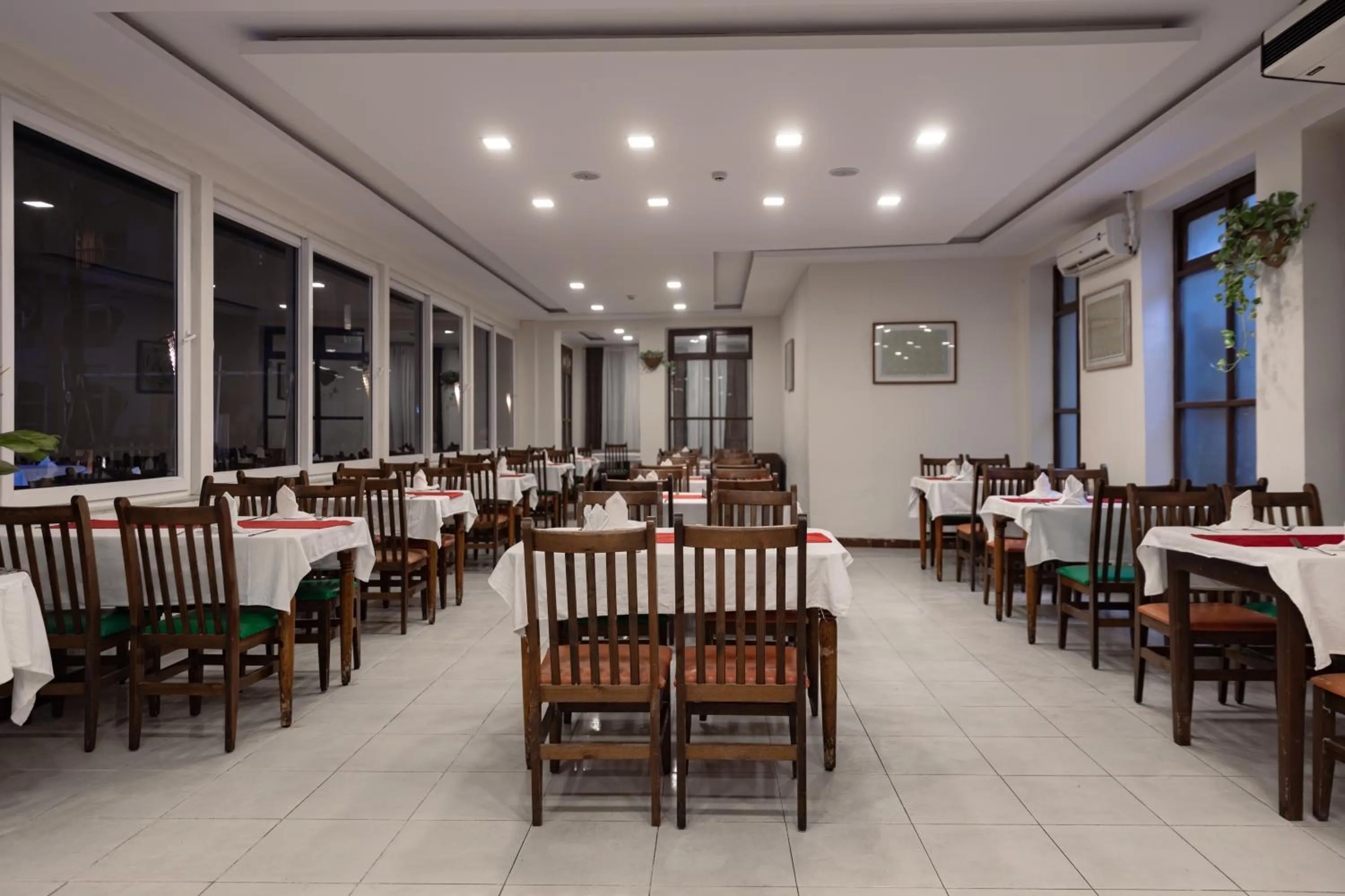 Restaurant/places to eat in Empire Beach Aqua Park