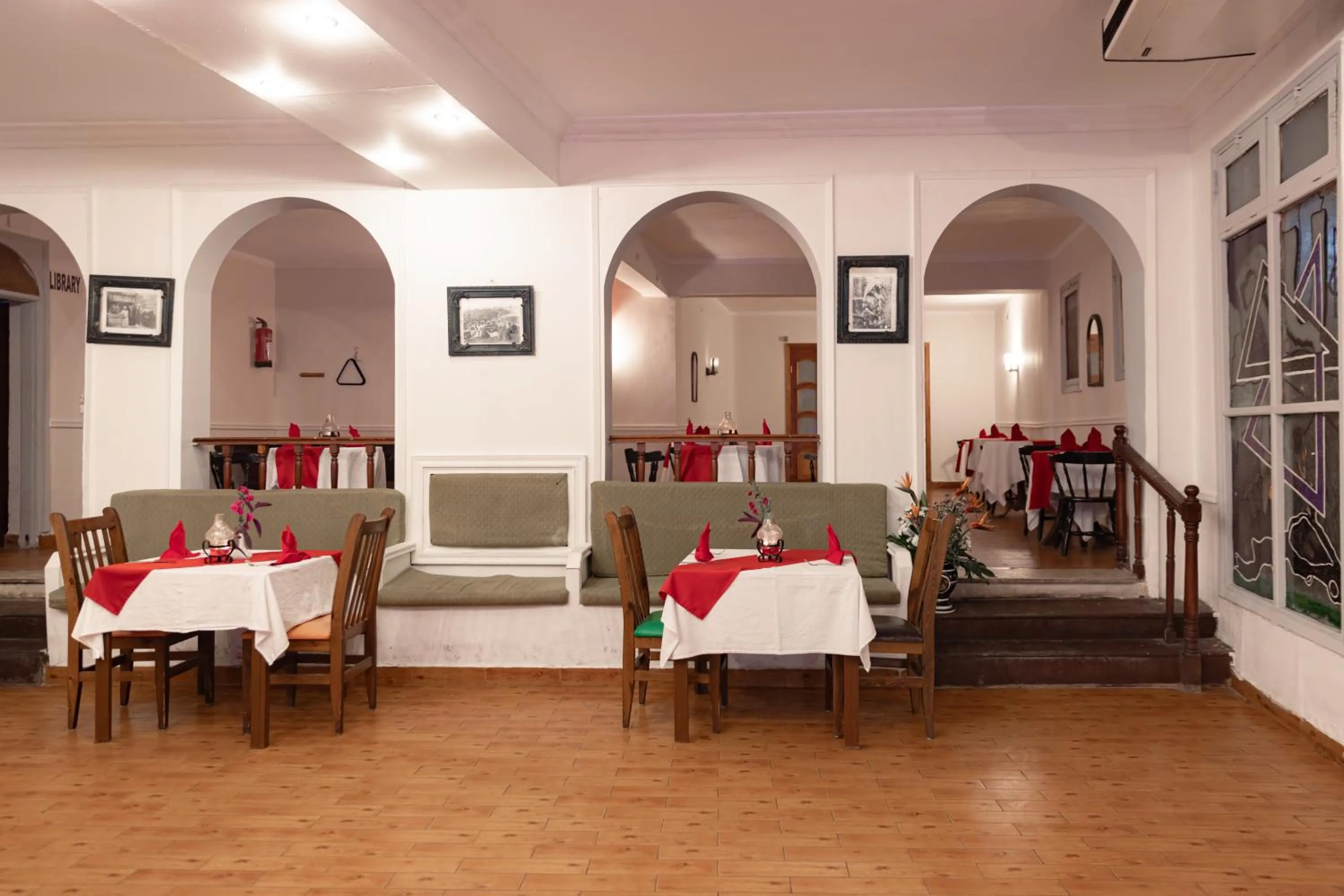 Restaurant/places to eat in Empire Beach Aqua Park