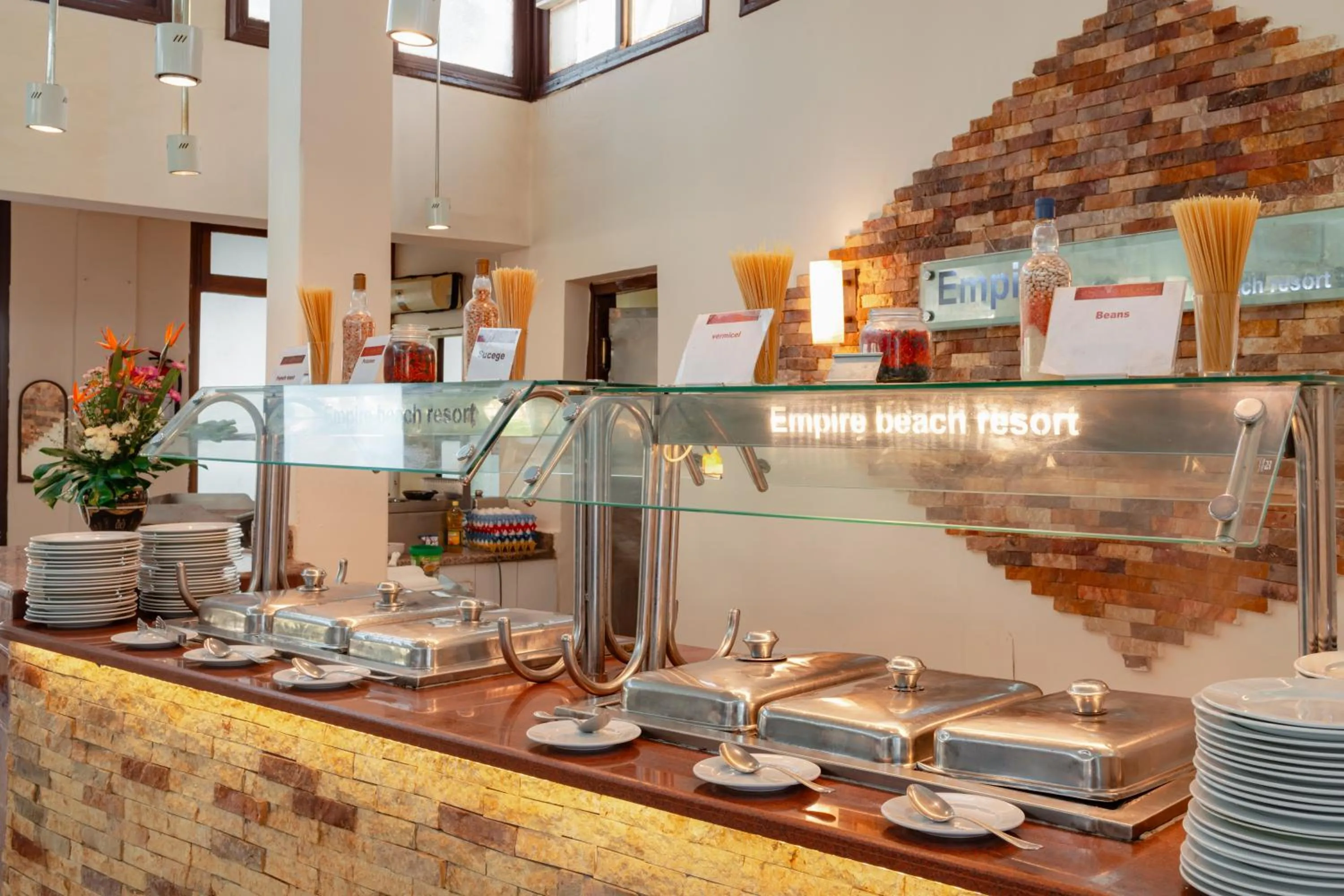 Restaurant/places to eat in Empire Beach Aqua Park