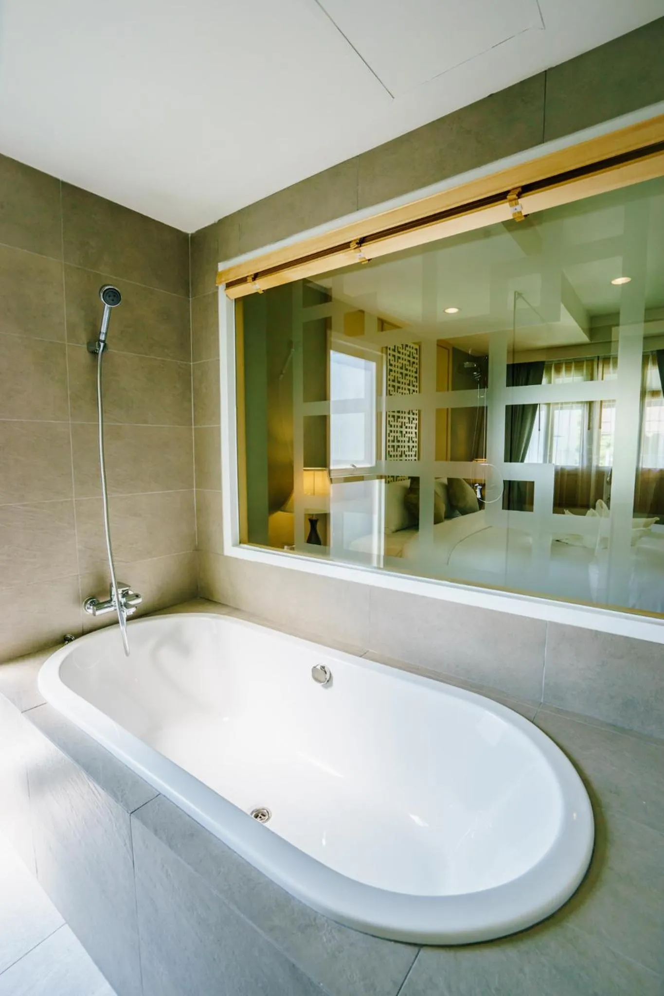 Hot Tub in Moon Dragon Hotel