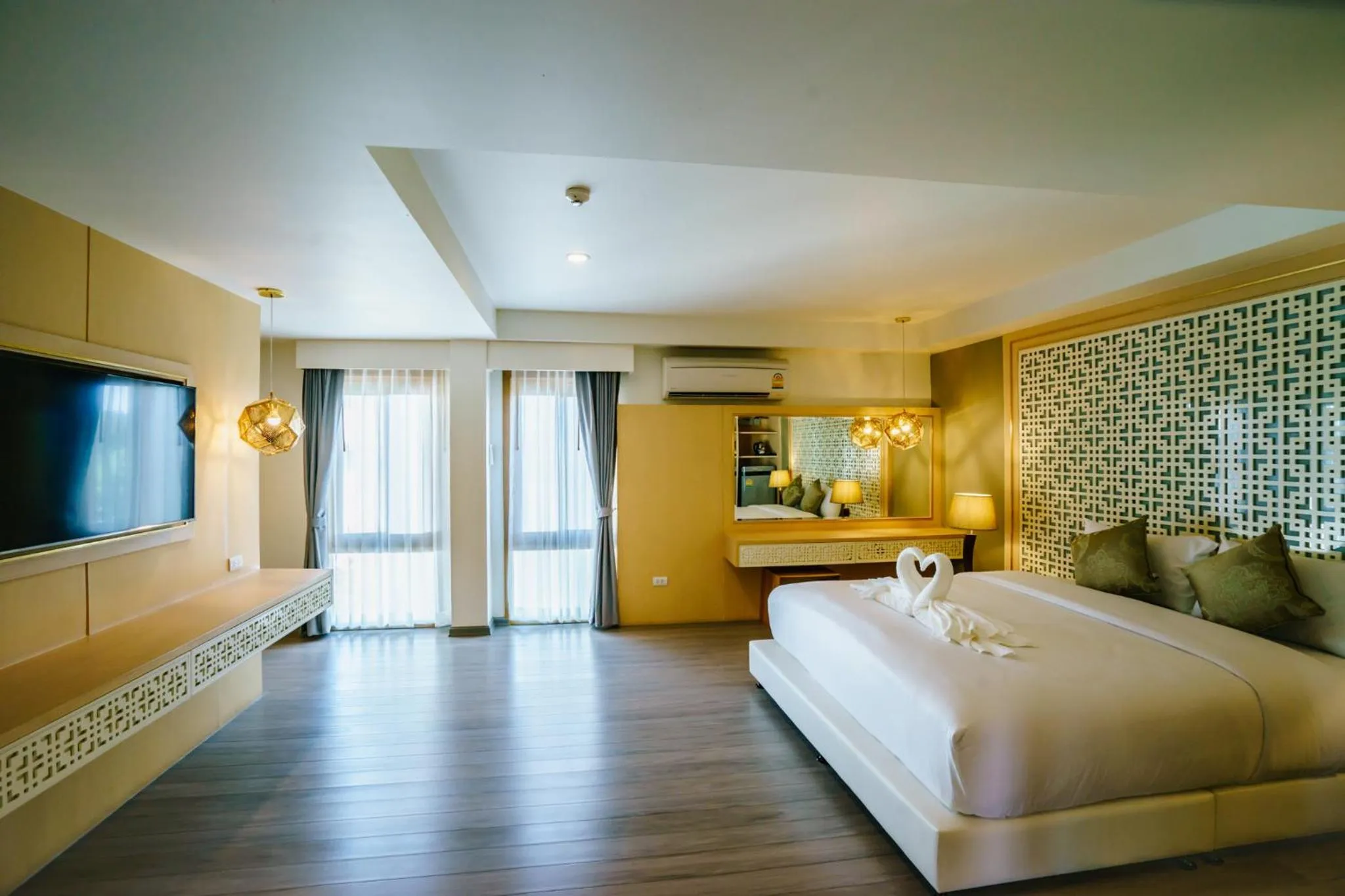 Day, Bed in Moon Dragon Hotel