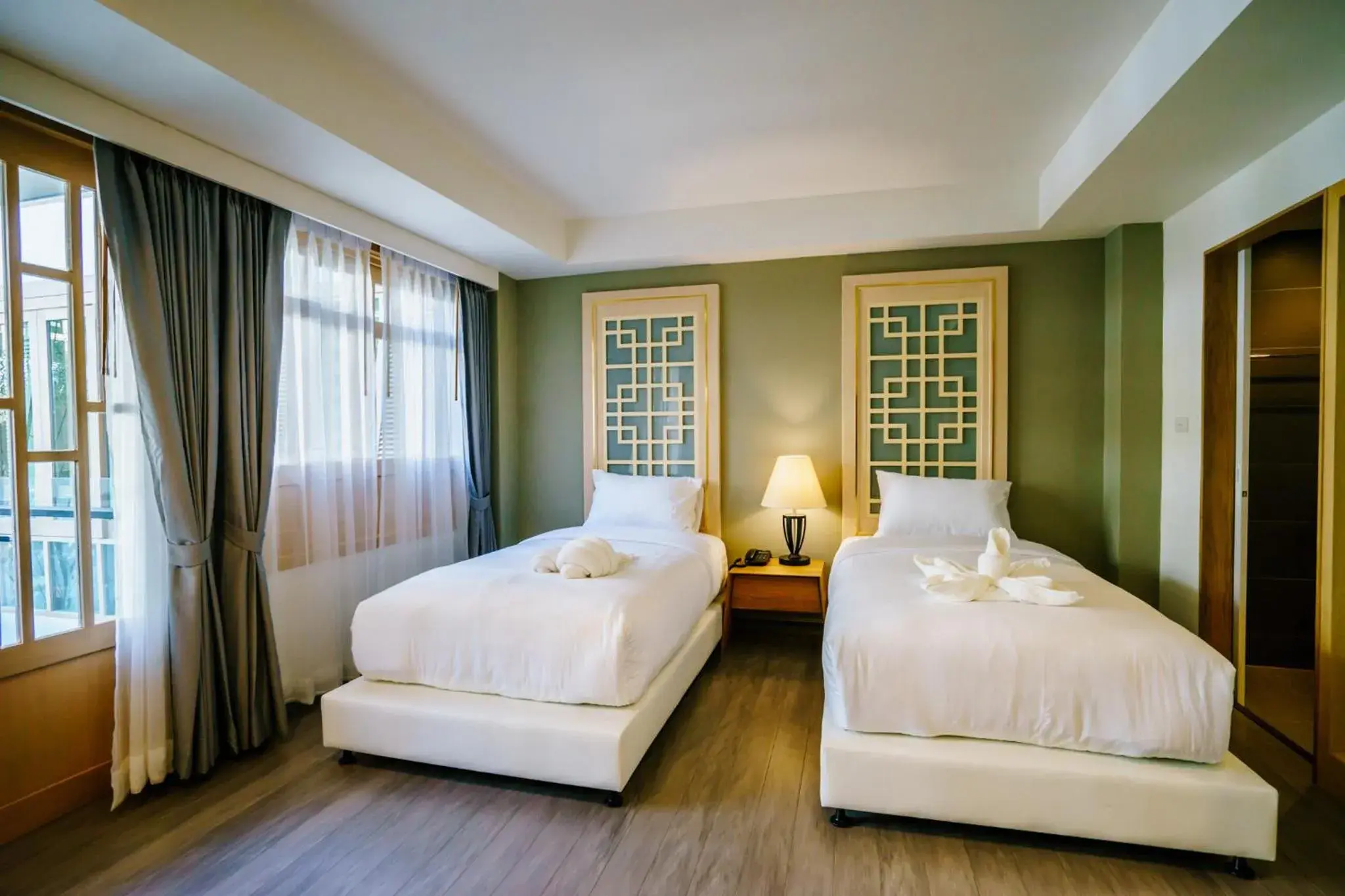 Deluxe Twin Room in Moon Dragon Hotel Deluxe Twin Room in Moon Dragon Hotel