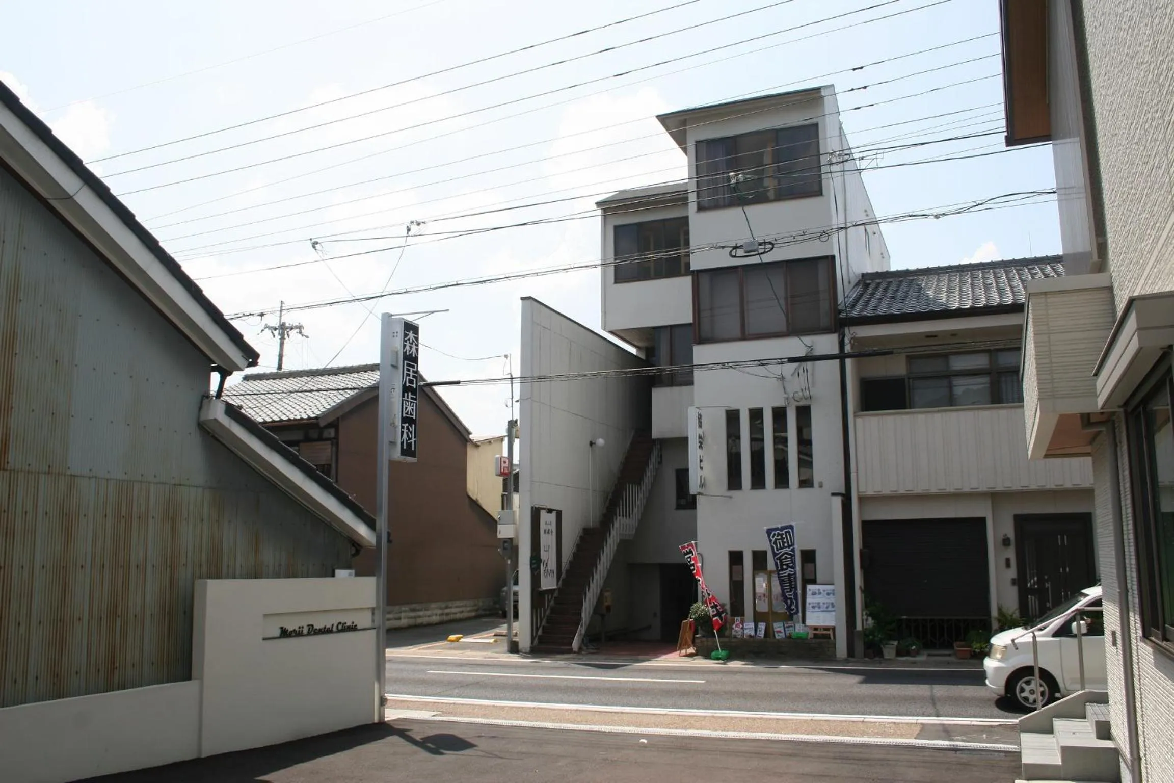 Facade/entrance in Travellersdou Kirinya