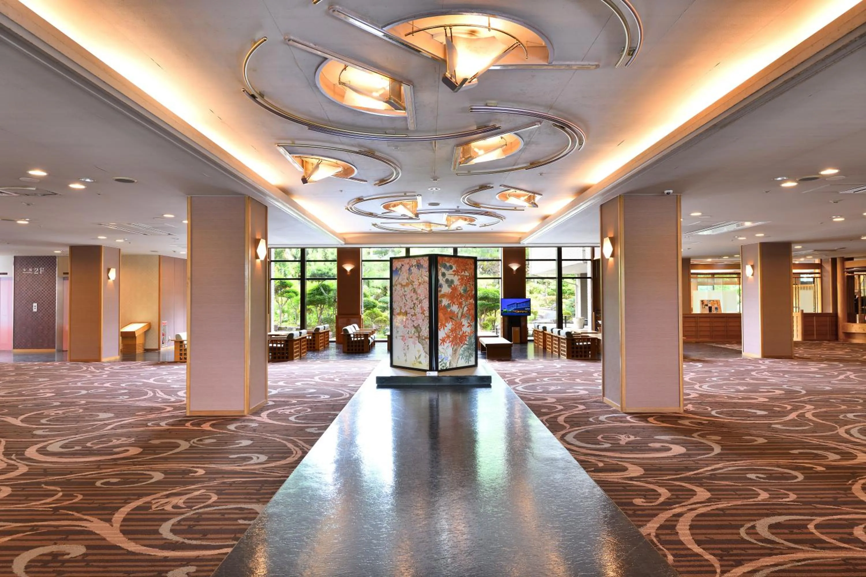 Lobby or reception in Yunogo Onsen HOTEL YUNOMORI BISYUNKAKU