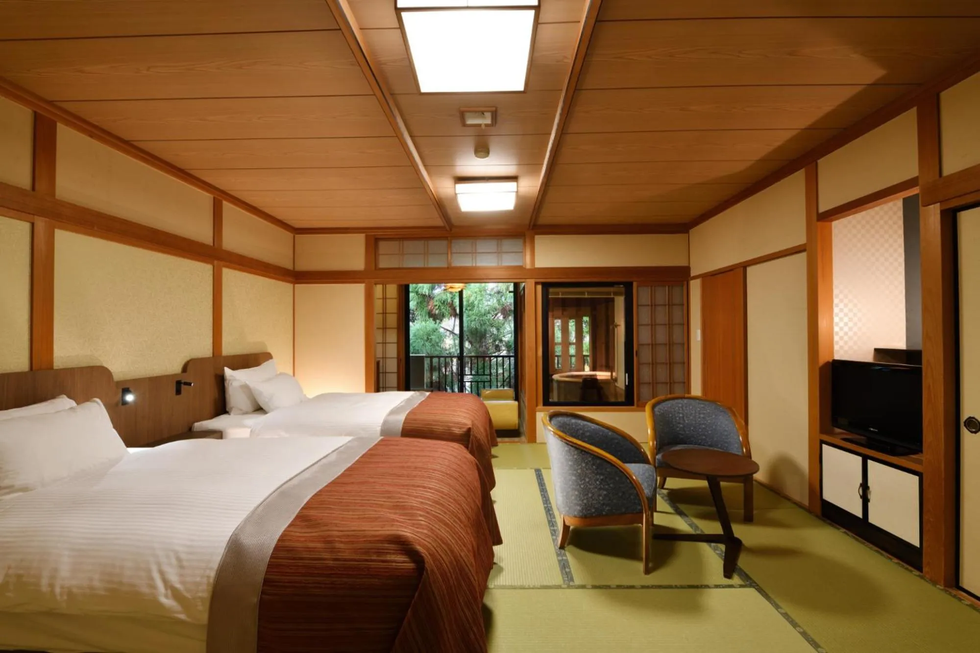 Photo of the whole room, Bed in Yunogo Onsen HOTEL YUNOMORI BISYUNKAKU