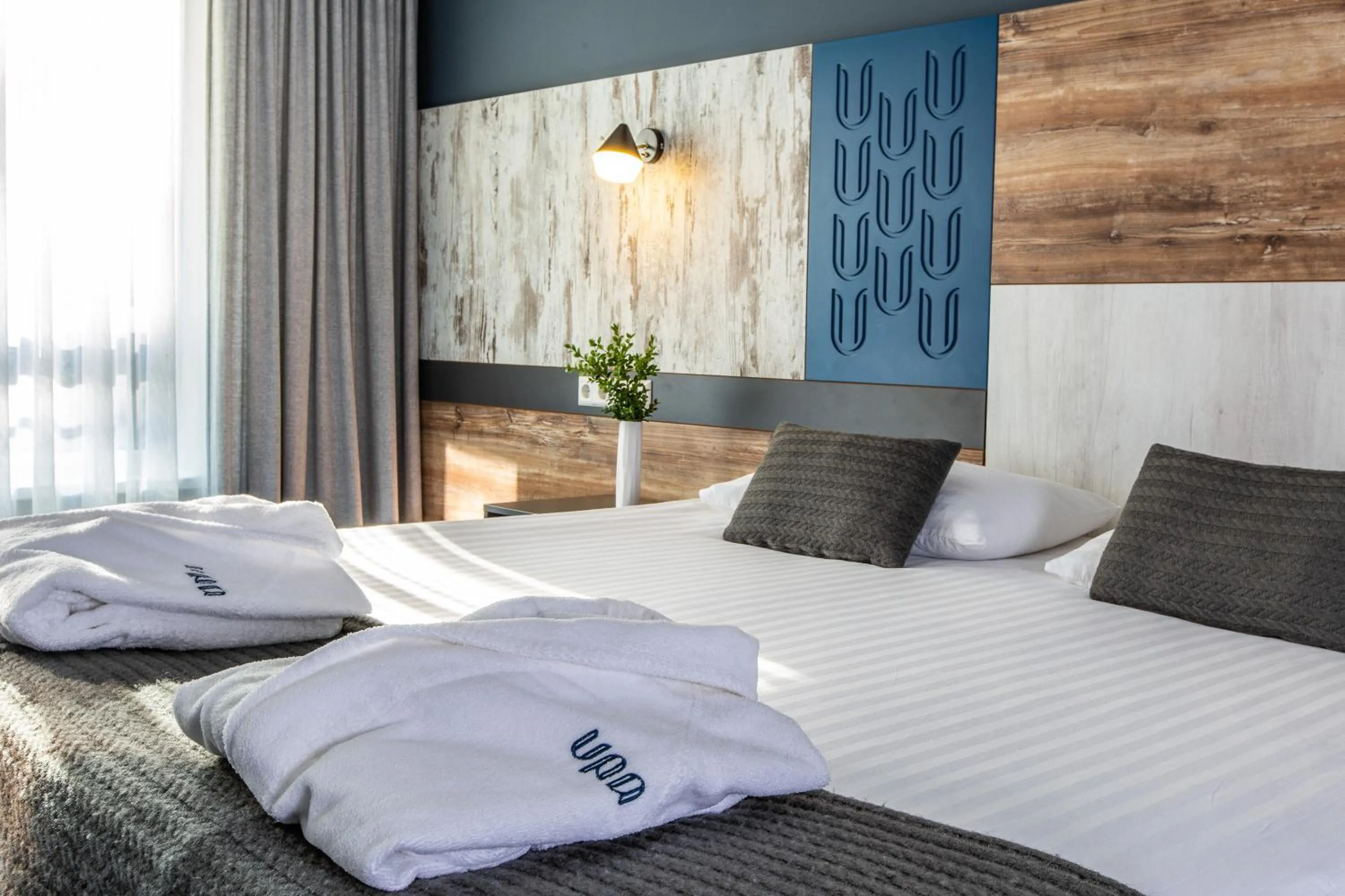 Shower, Bed in UPA Medical SPA