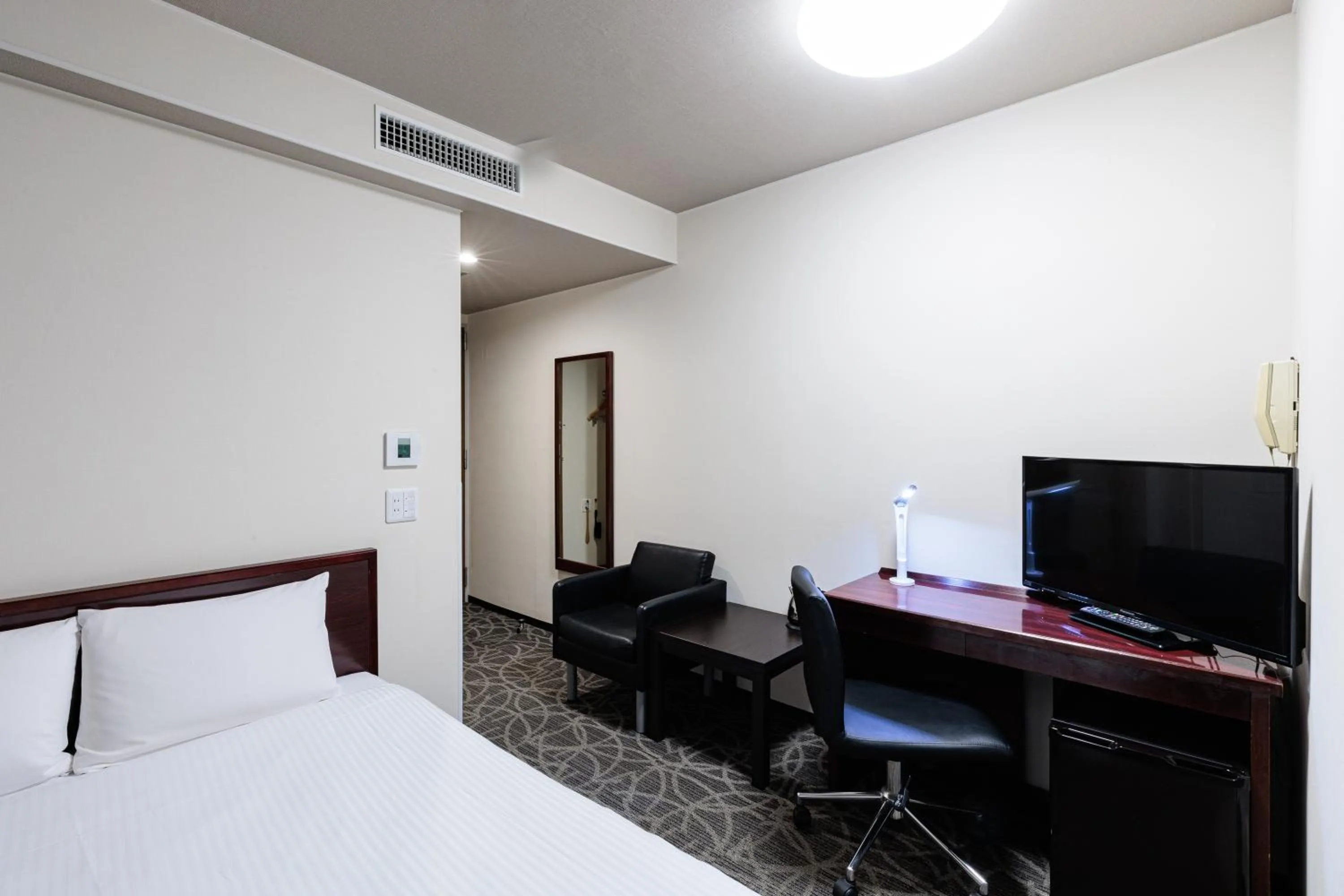 Photo of the whole room, Bed in Hotel Silk Tree Nagoya