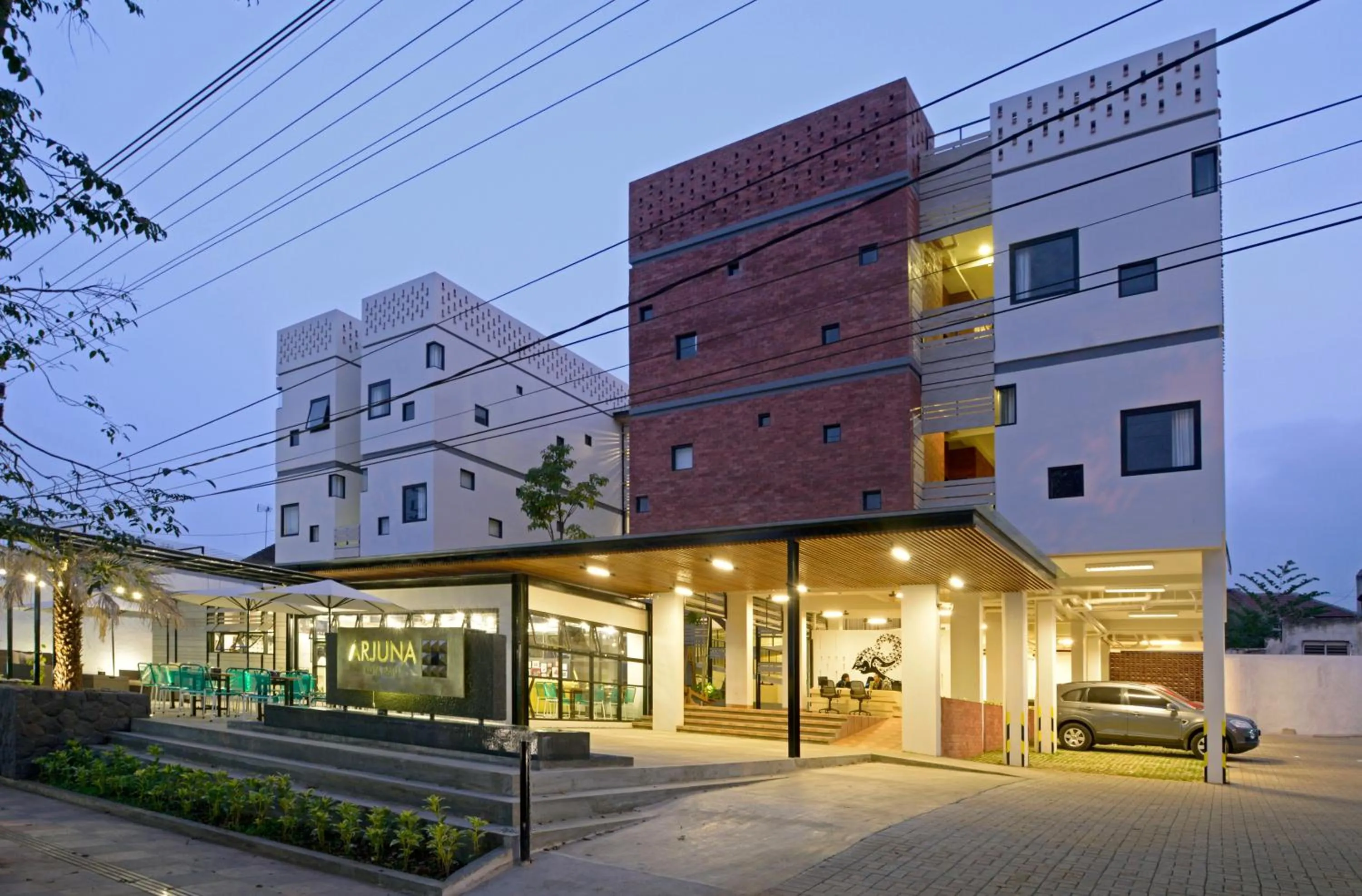Facade/entrance in Arjuna Hotel Batu City