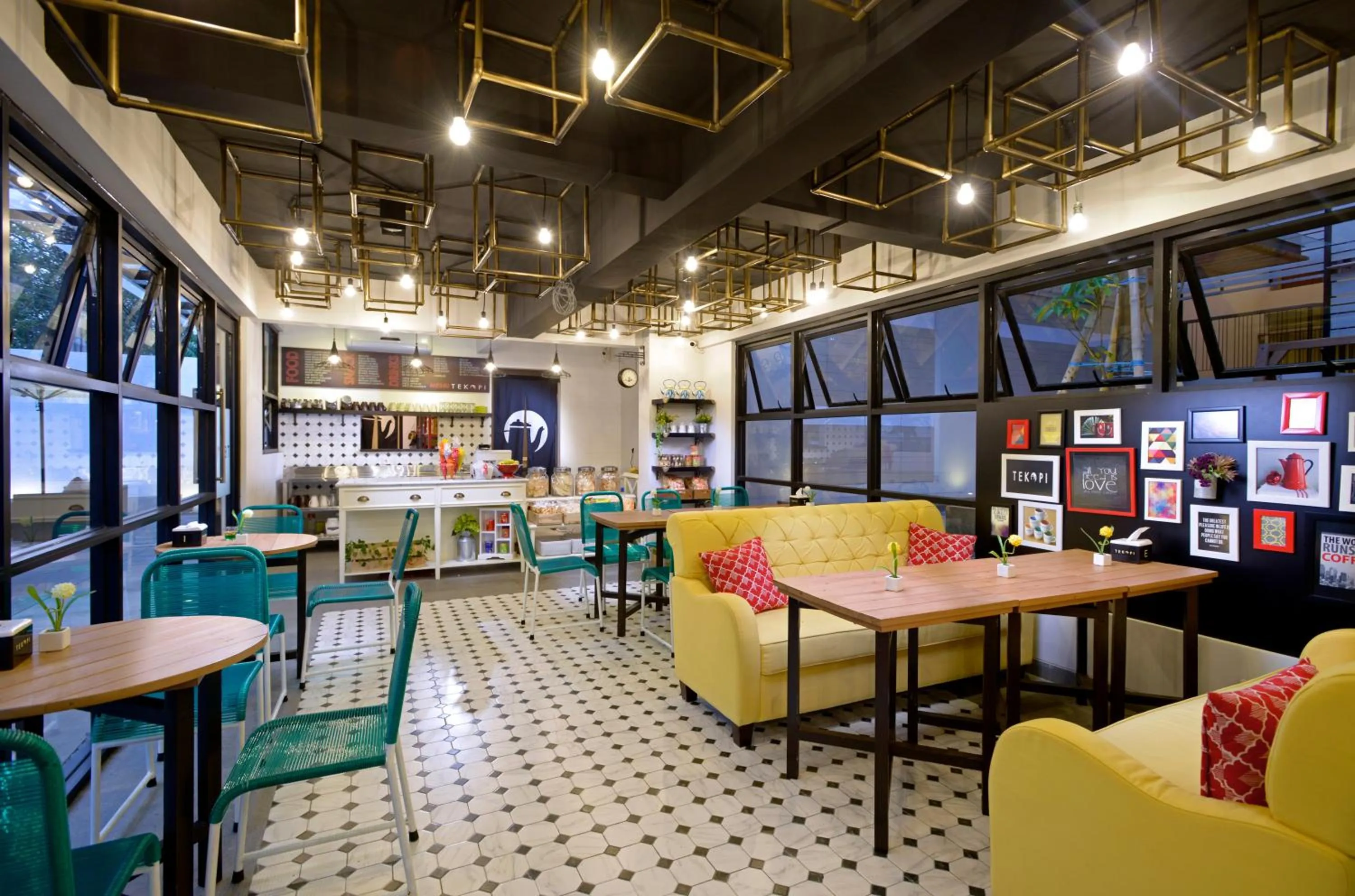 Restaurant/places to eat in Arjuna Hotel Batu City