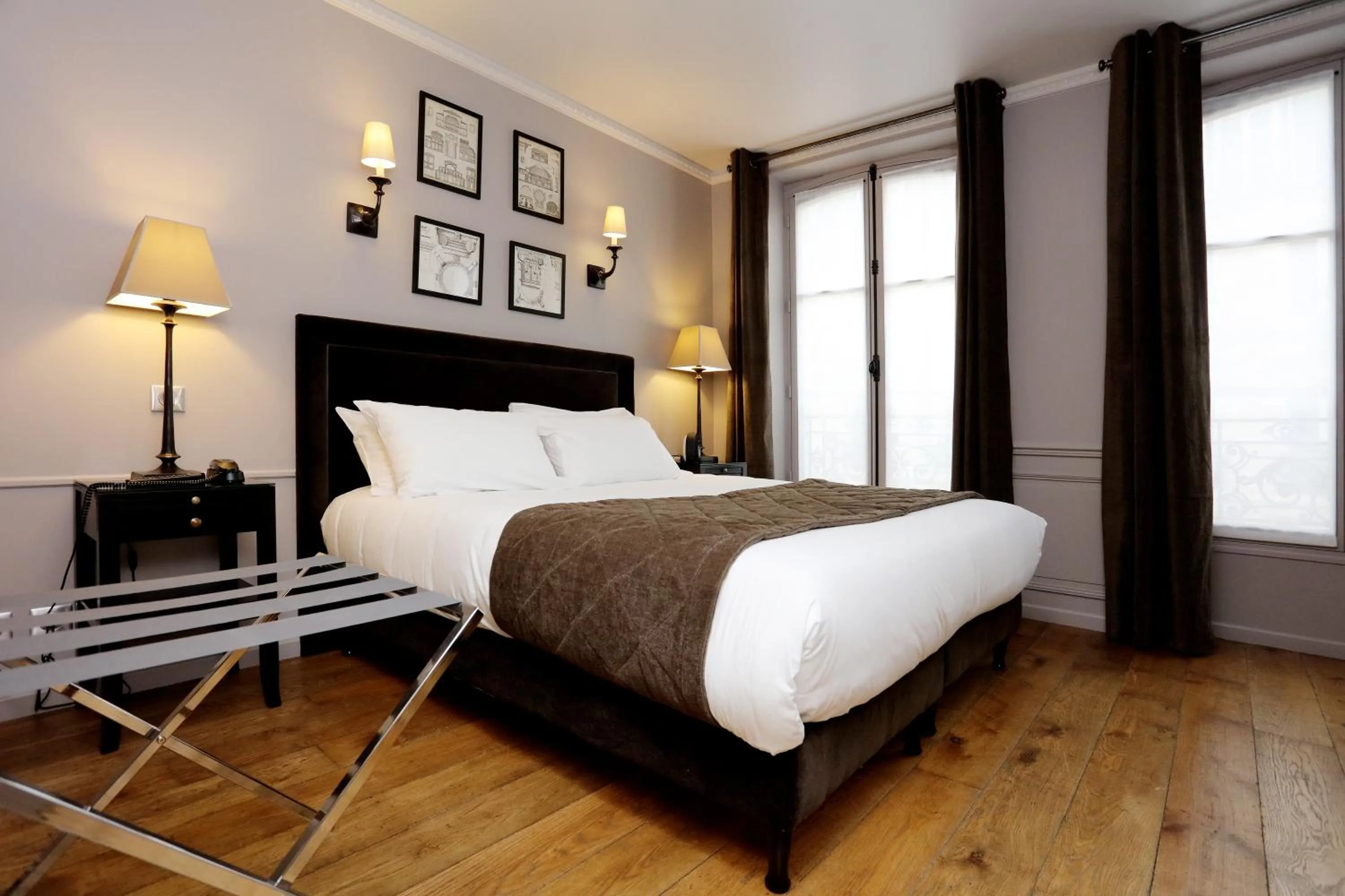 Bedroom, Bed in Hotel Saint-Louis Pigalle