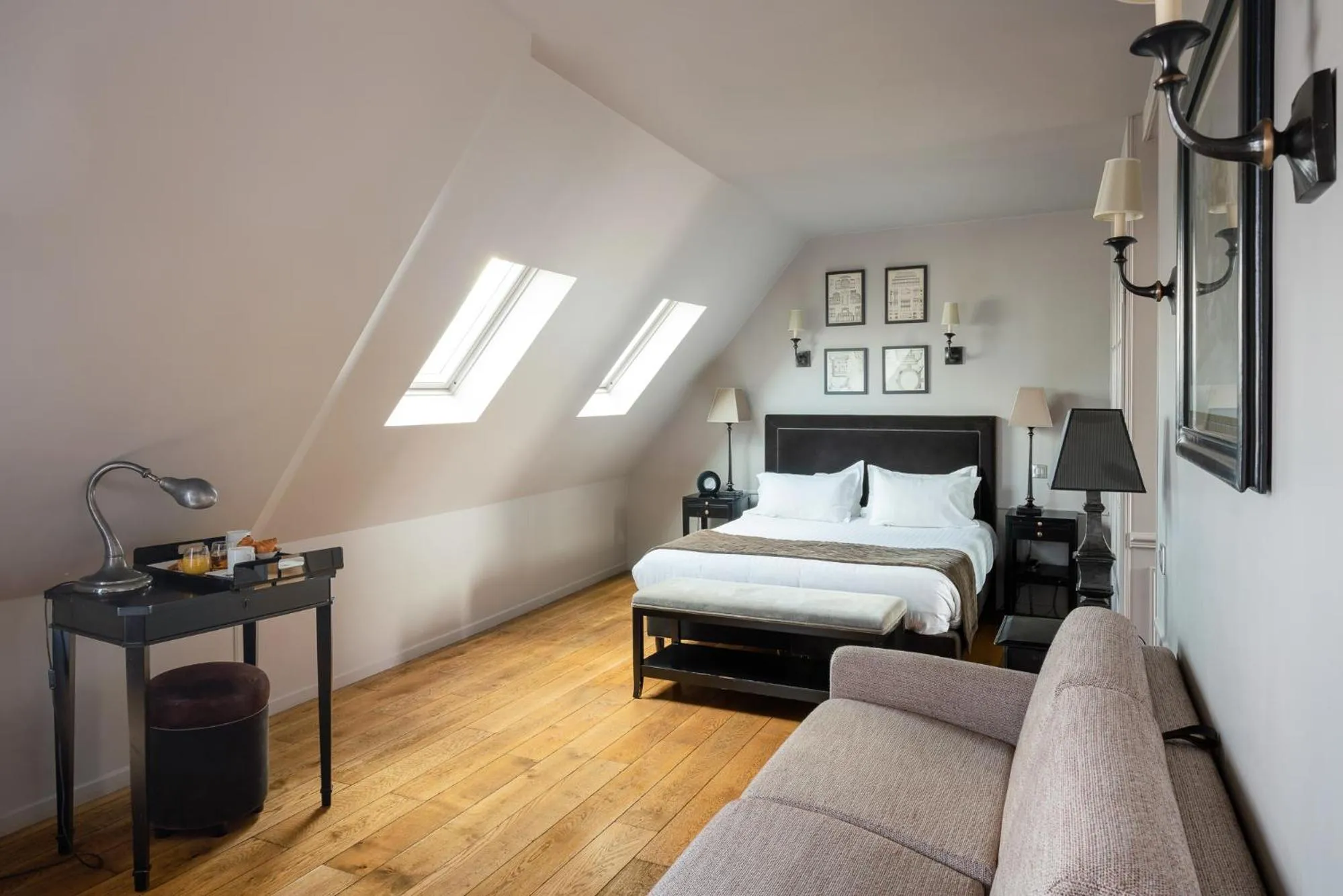 Bed in Hotel Saint-Louis Pigalle