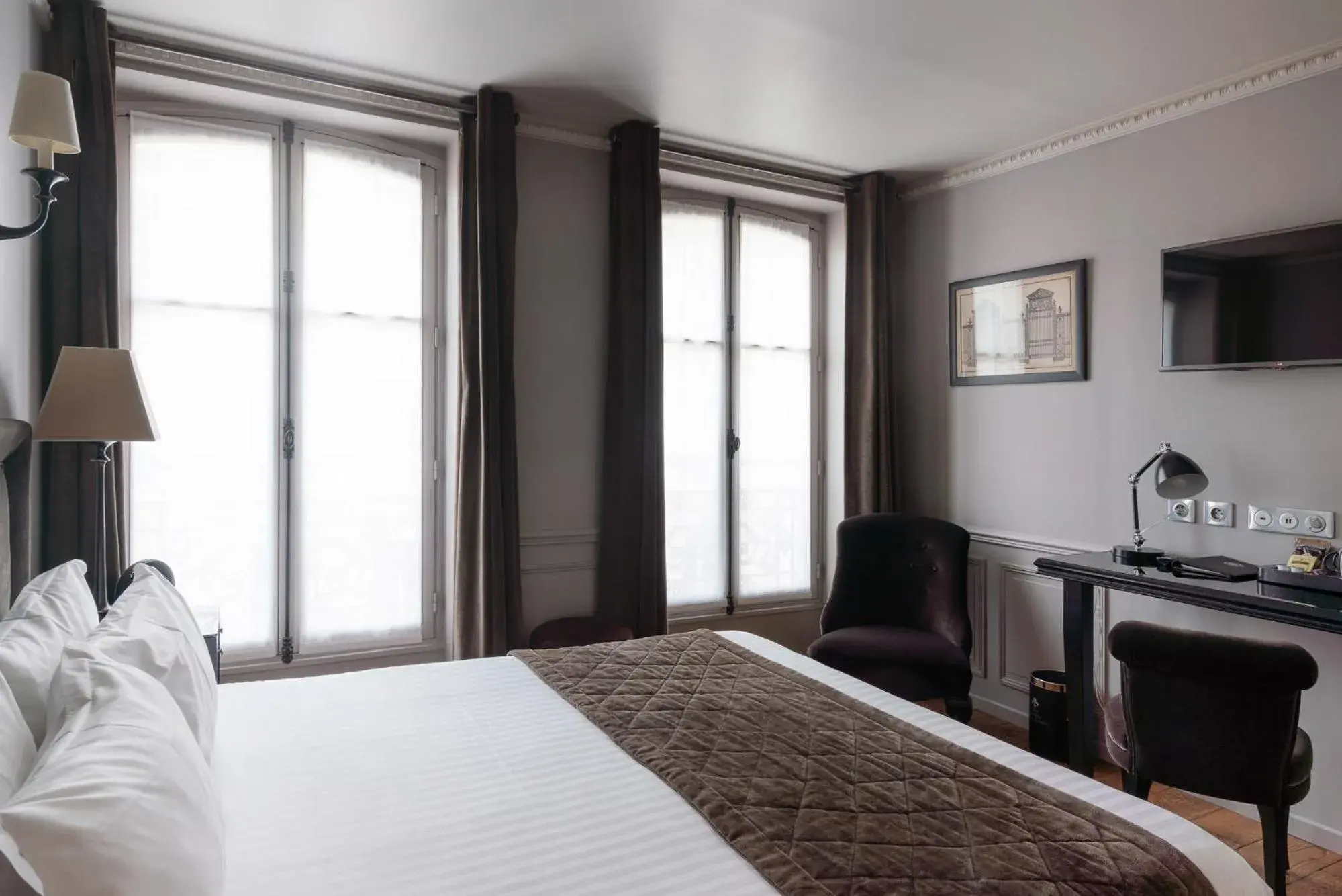 Deluxe Double or Twin Room with Balcony in Hotel Saint-Louis Pigalle Deluxe Double or Twin Room with Balcony in Hotel Saint-Louis Pigalle
