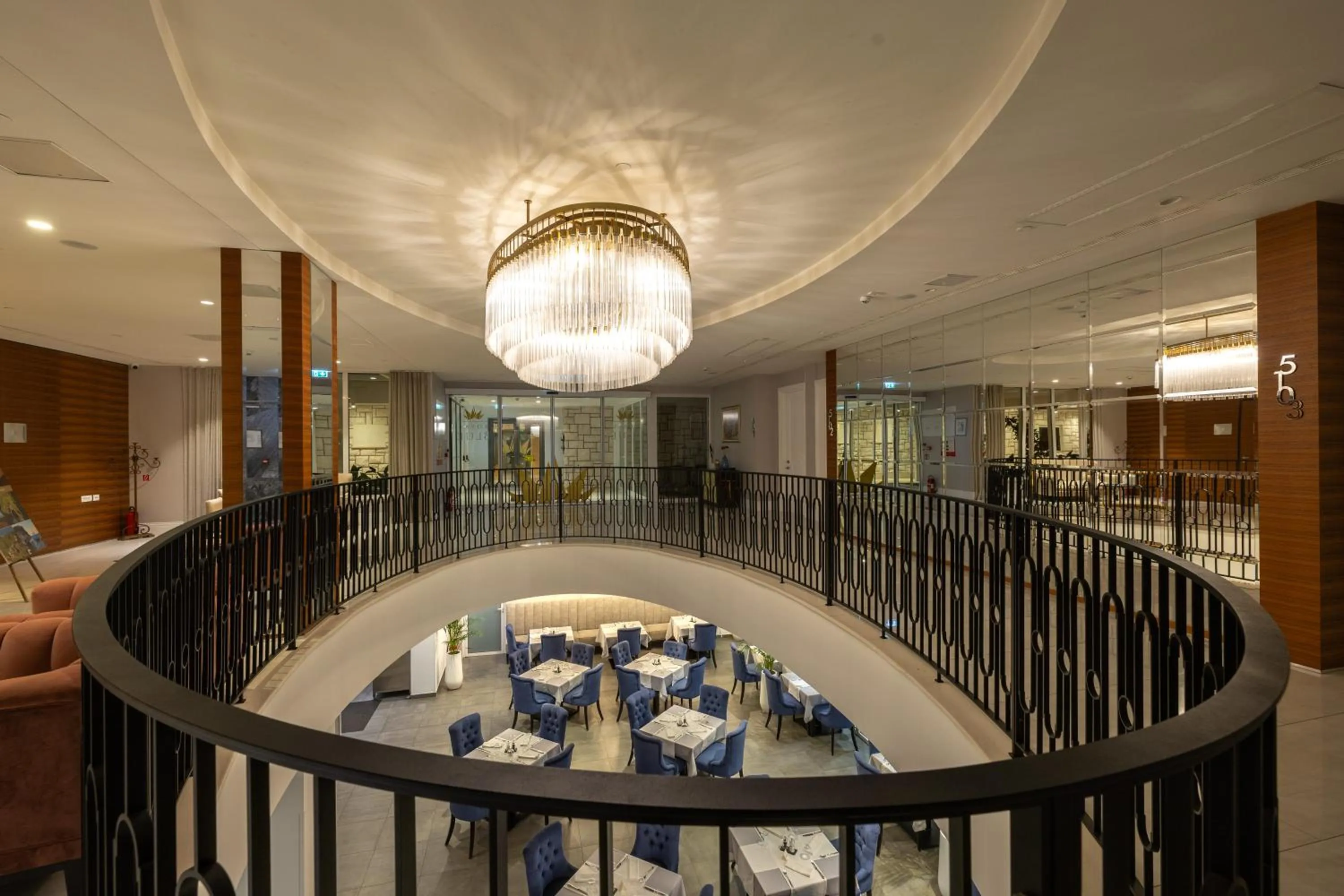 Restaurant/places to eat in Royal Blue Hotel