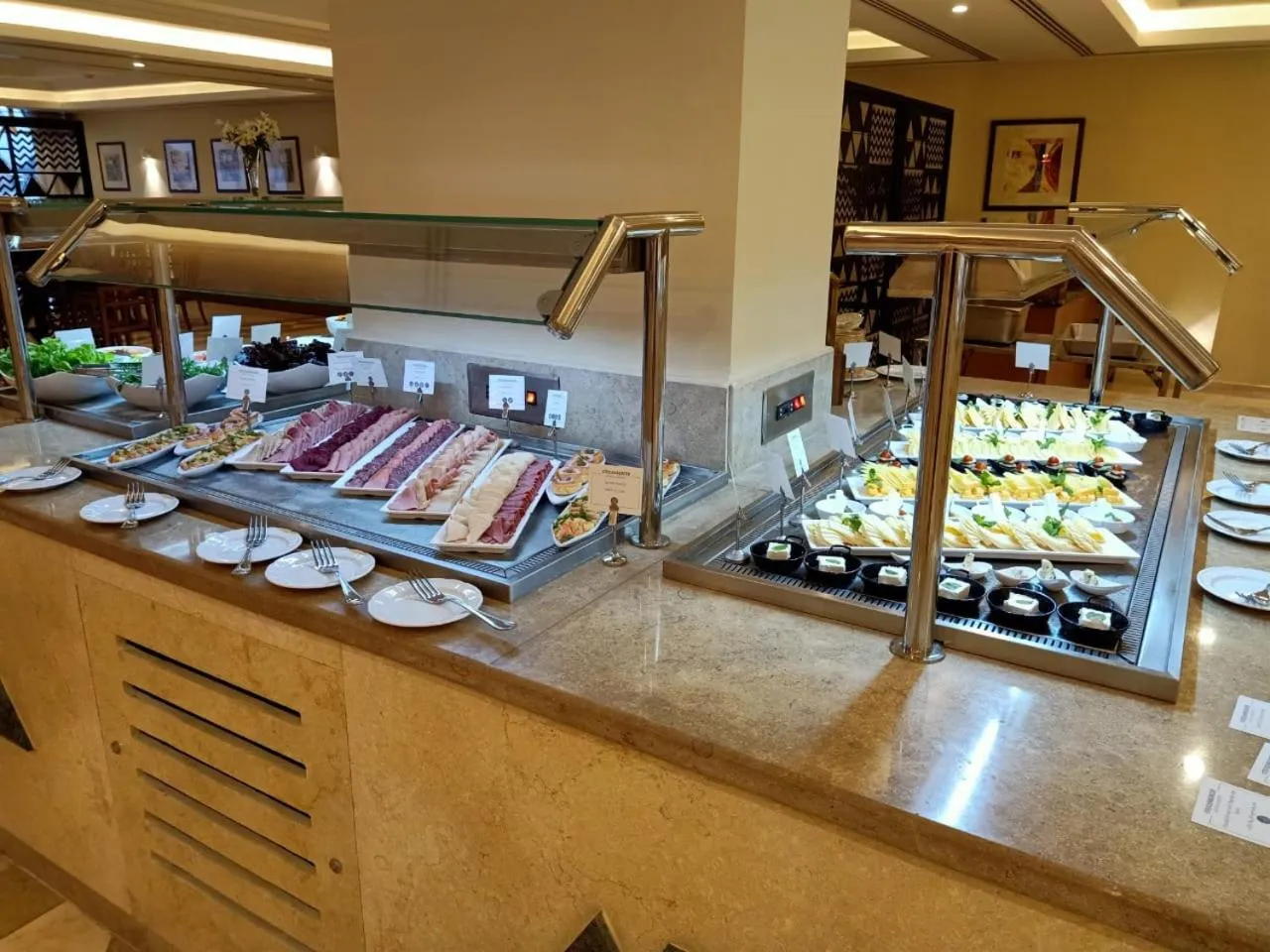 Food and drinks in Steigenberger Resort Achti