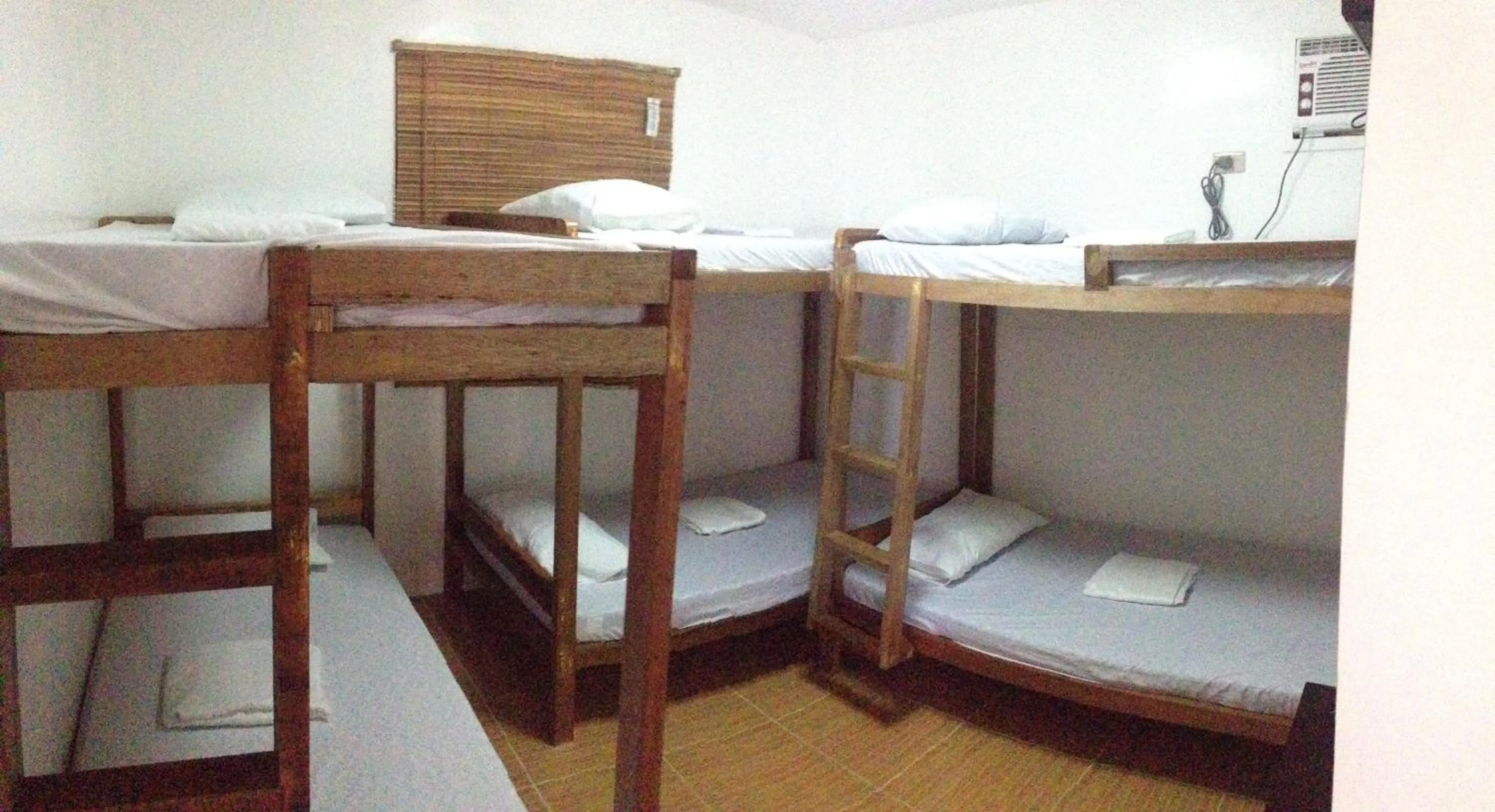 bunk bed, Bed in Lola's Lodge