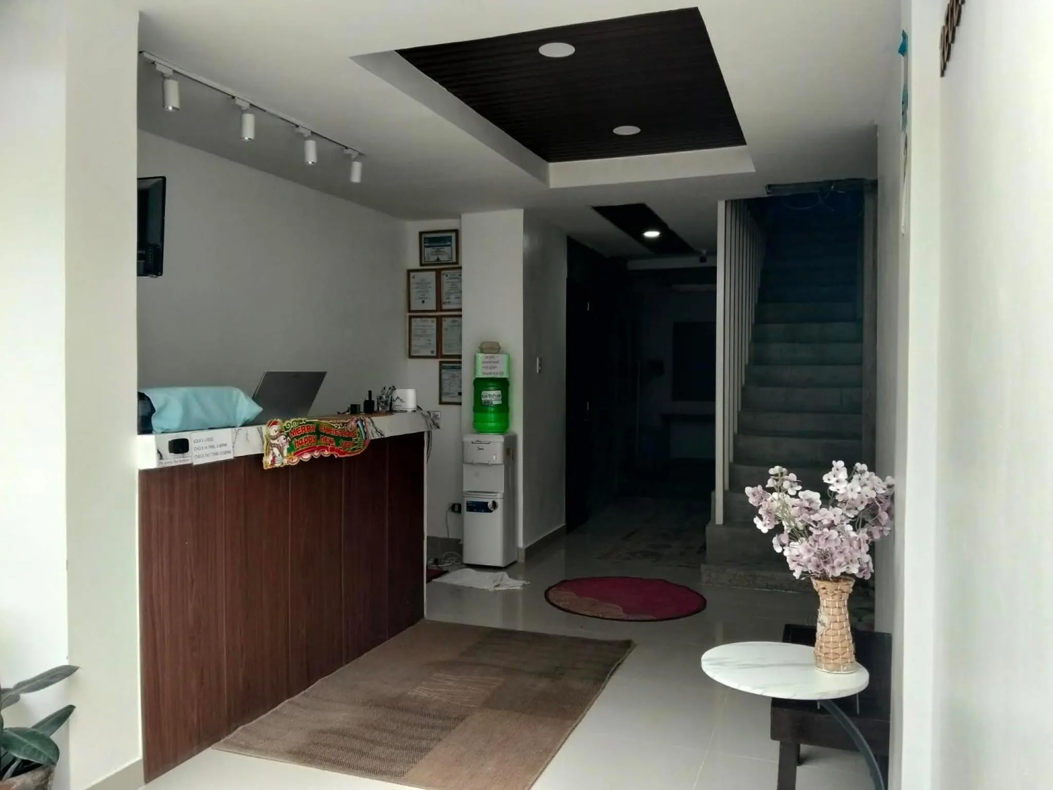 Lobby or reception in Lola's Lodge