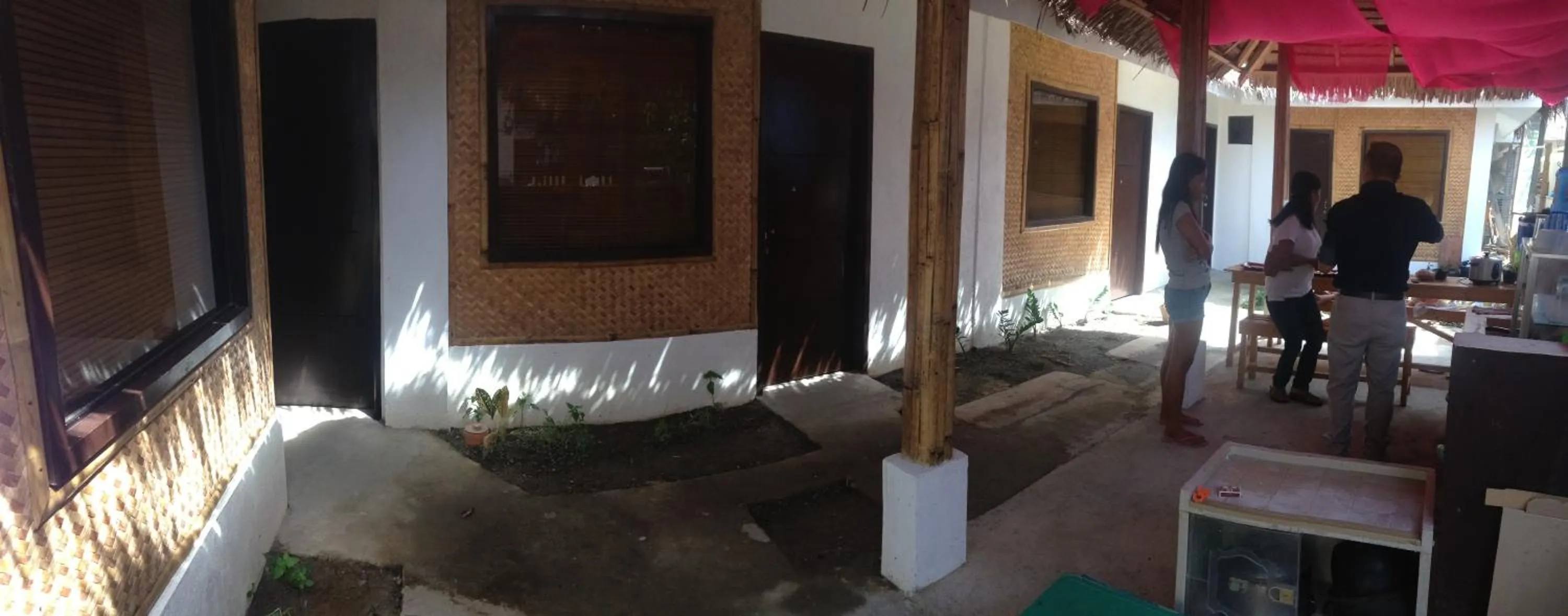 Facade/entrance in Lola's Lodge