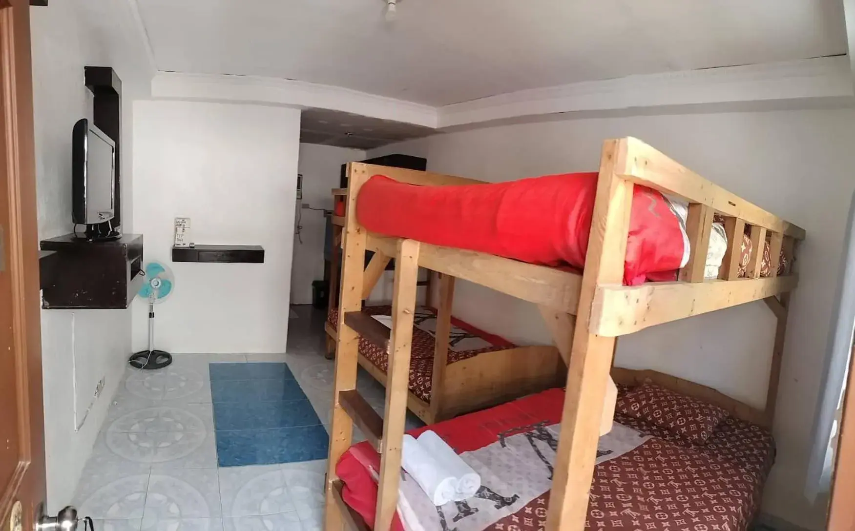 Classic Quadruple Room in Lola's Lodge Classic Quadruple Room in Lola's Lodge