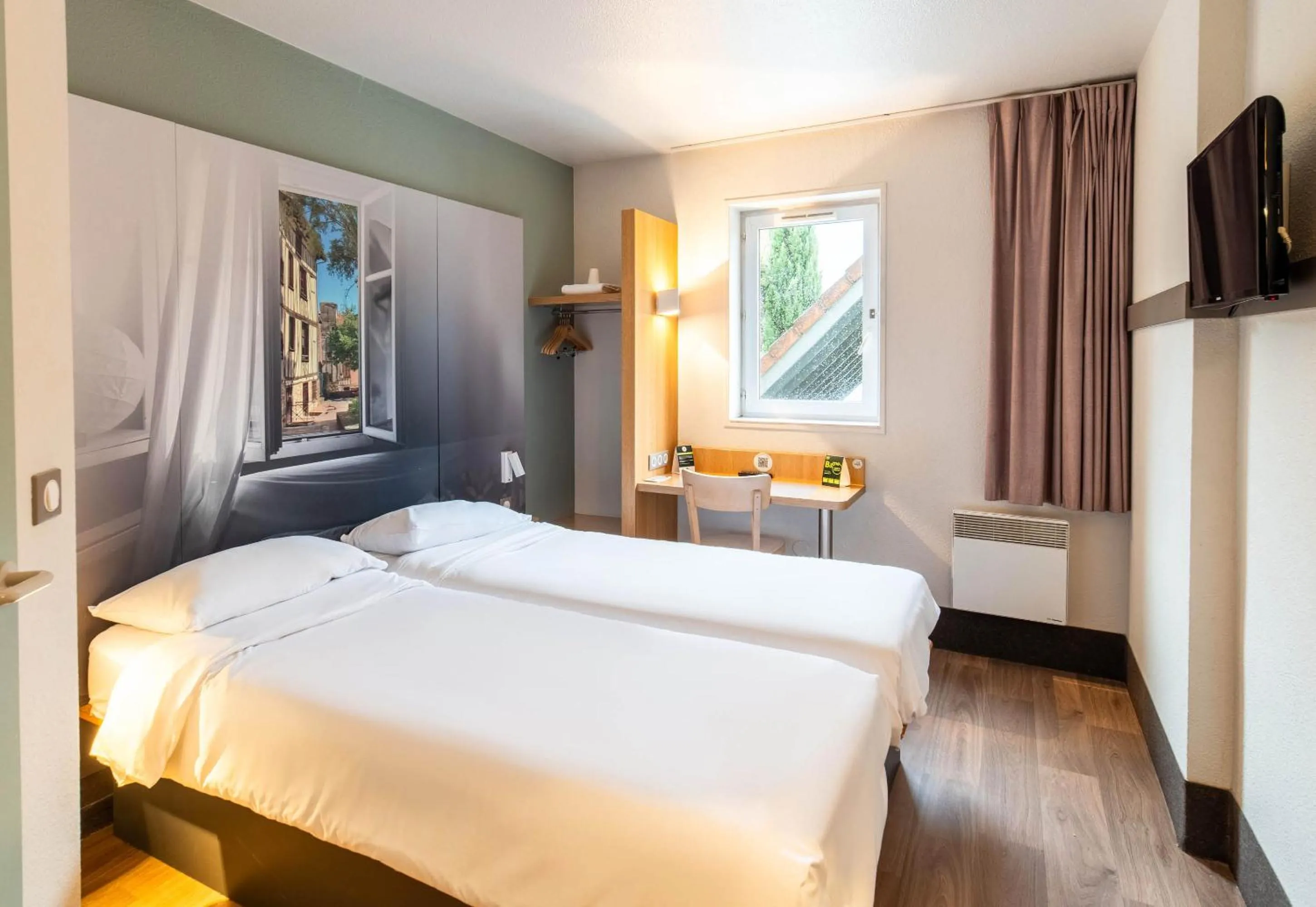 Bedroom, Bed in B&B HOTEL Limoges 1