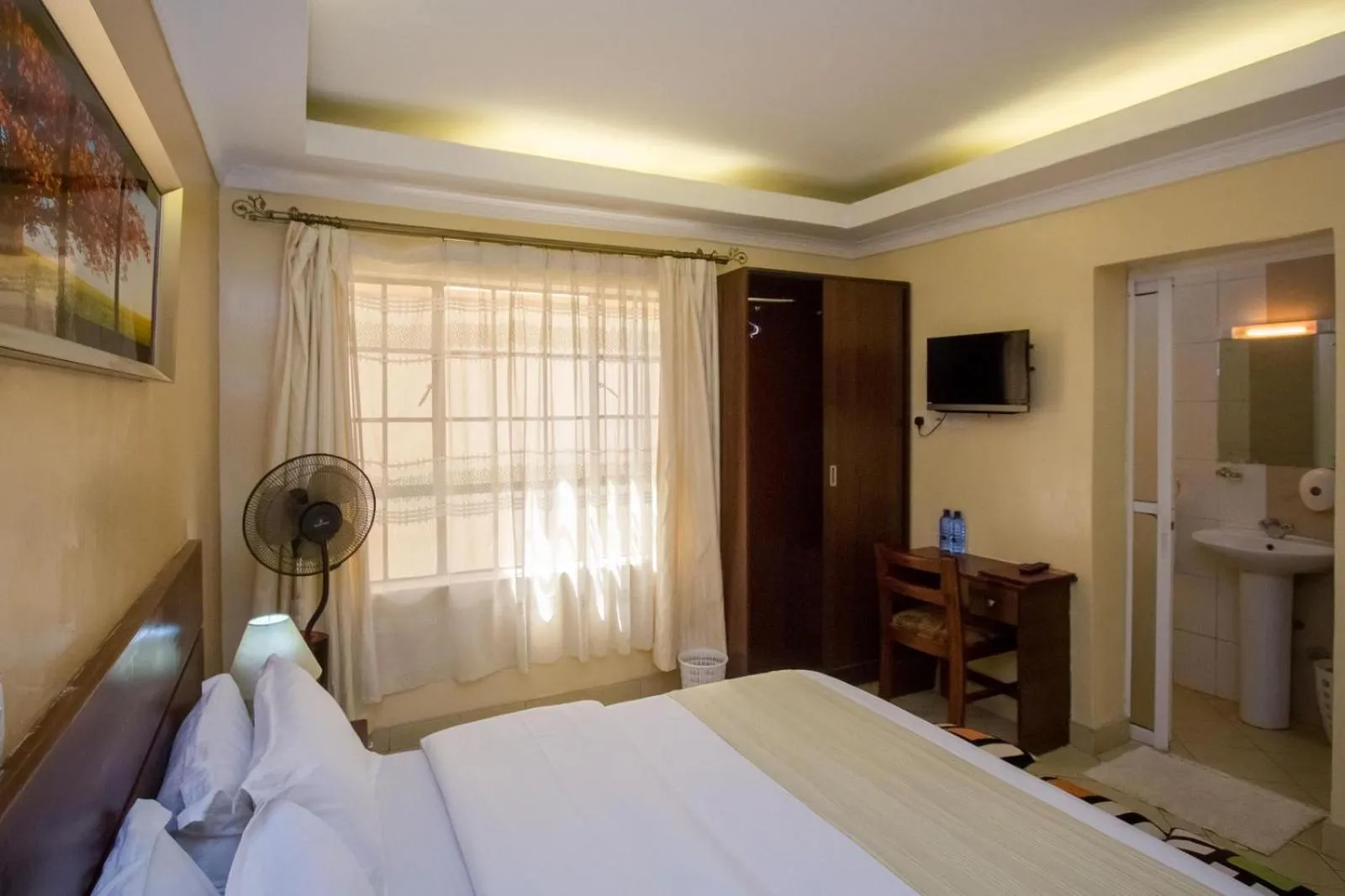 TV and multimedia in Capital Heights Hotel