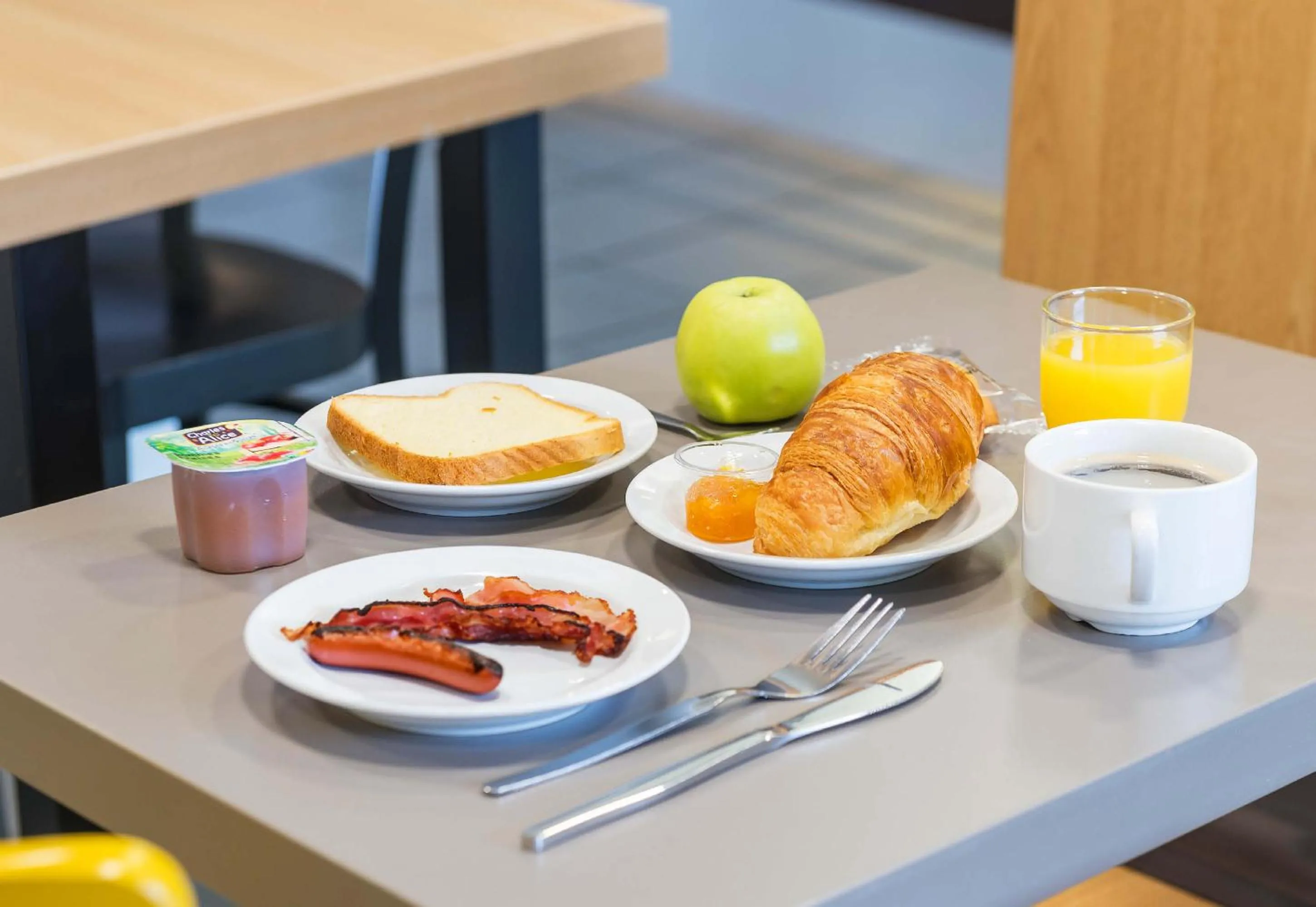 Breakfast in B&B HOTEL Angers 1 Beaucouzé