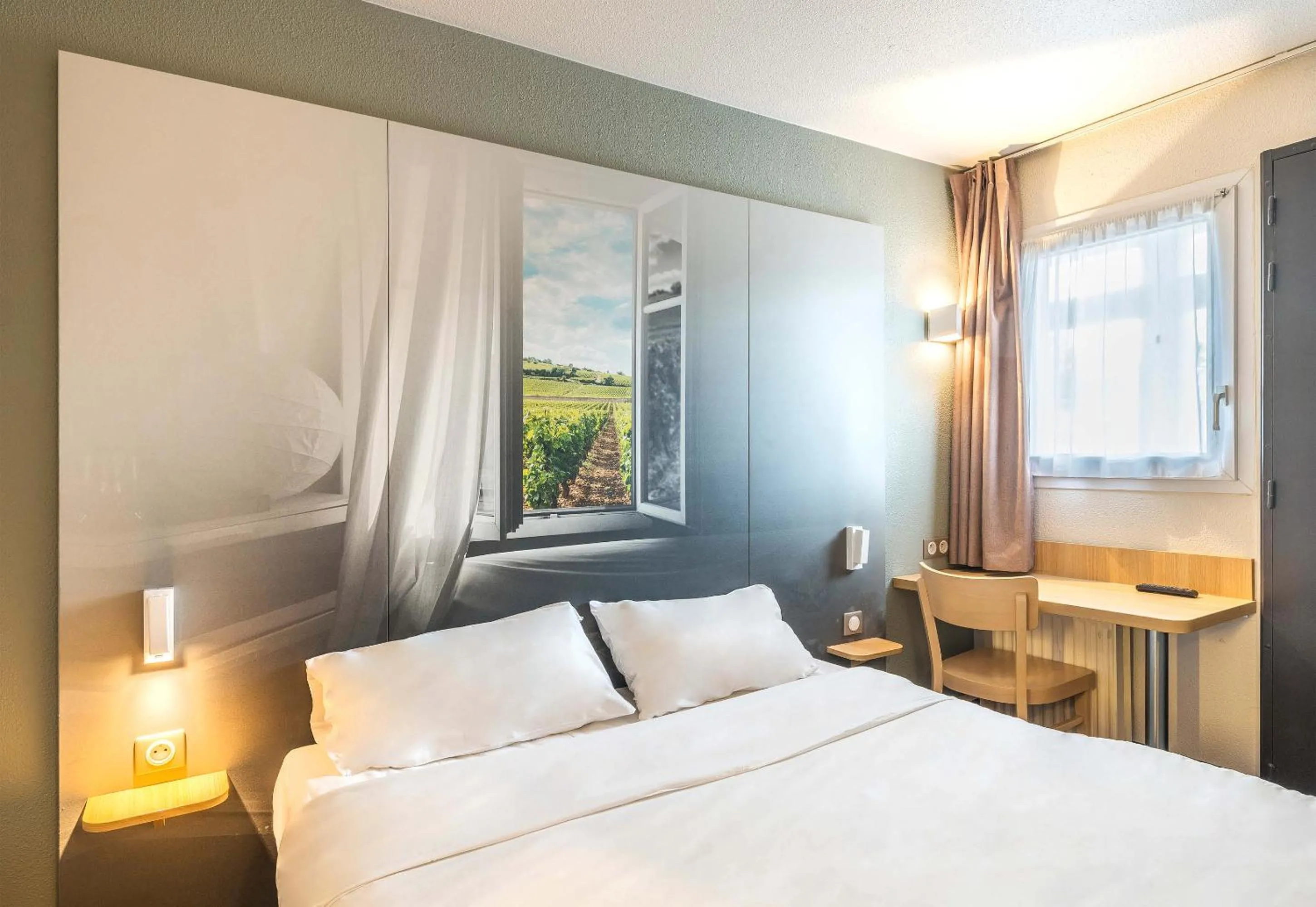 Bedroom, Bed in B&B HOTEL Angers 1 Beaucouzé