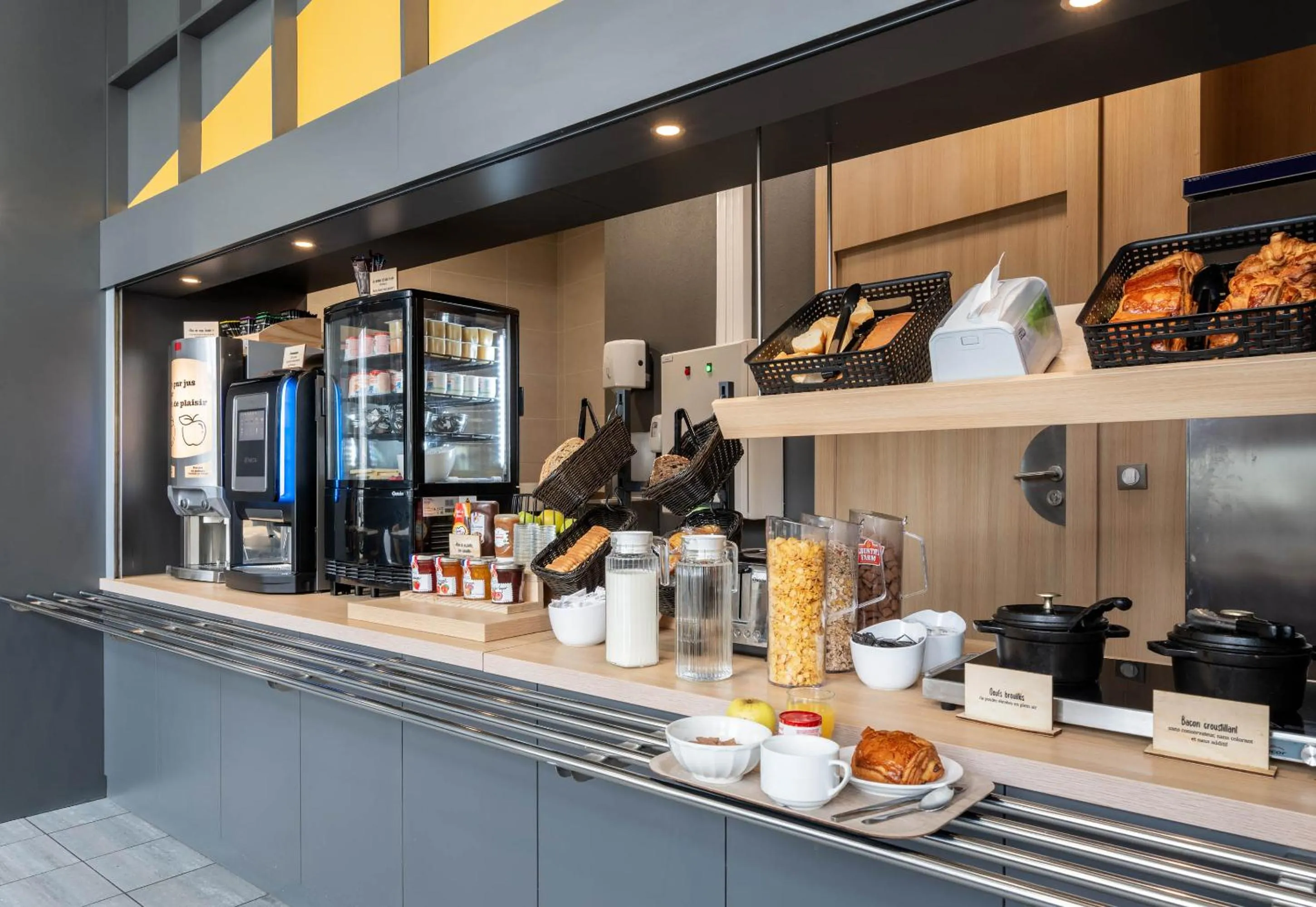 Buffet breakfast in B&B HOTEL Lille Roubaix Campus Gare