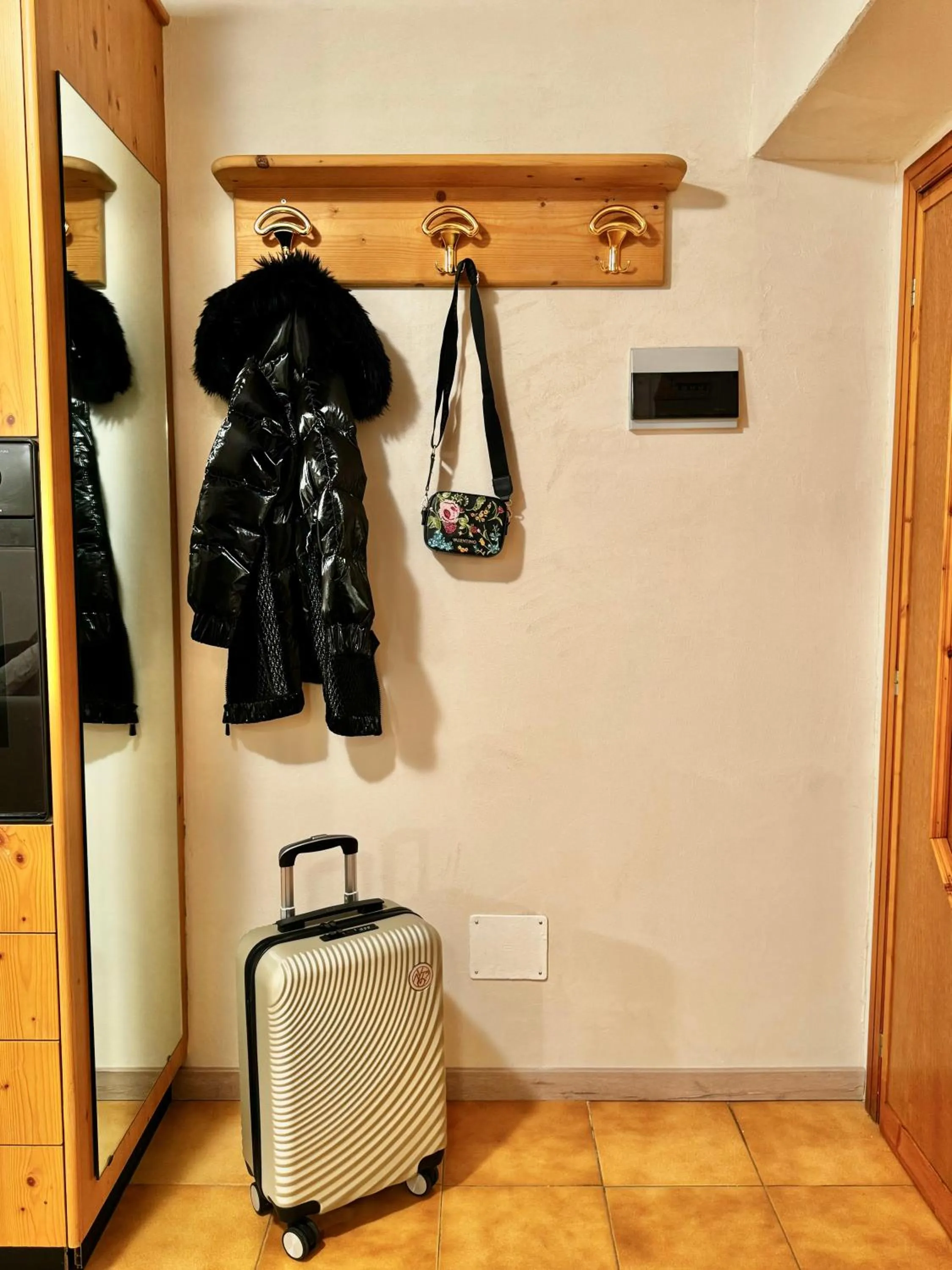 wardrobe in Bait Ables