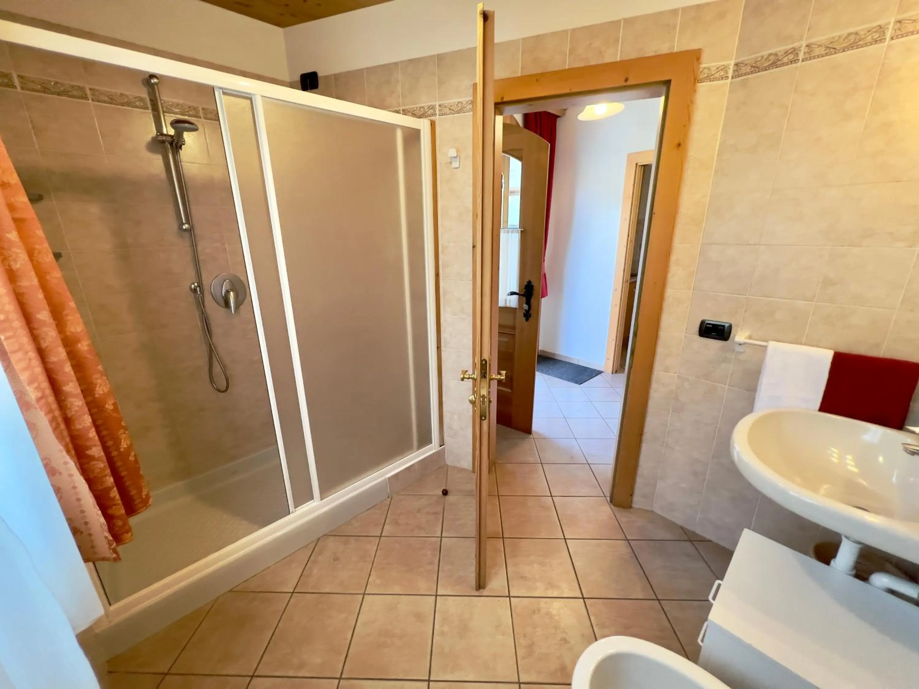 Shower in Bait Ables