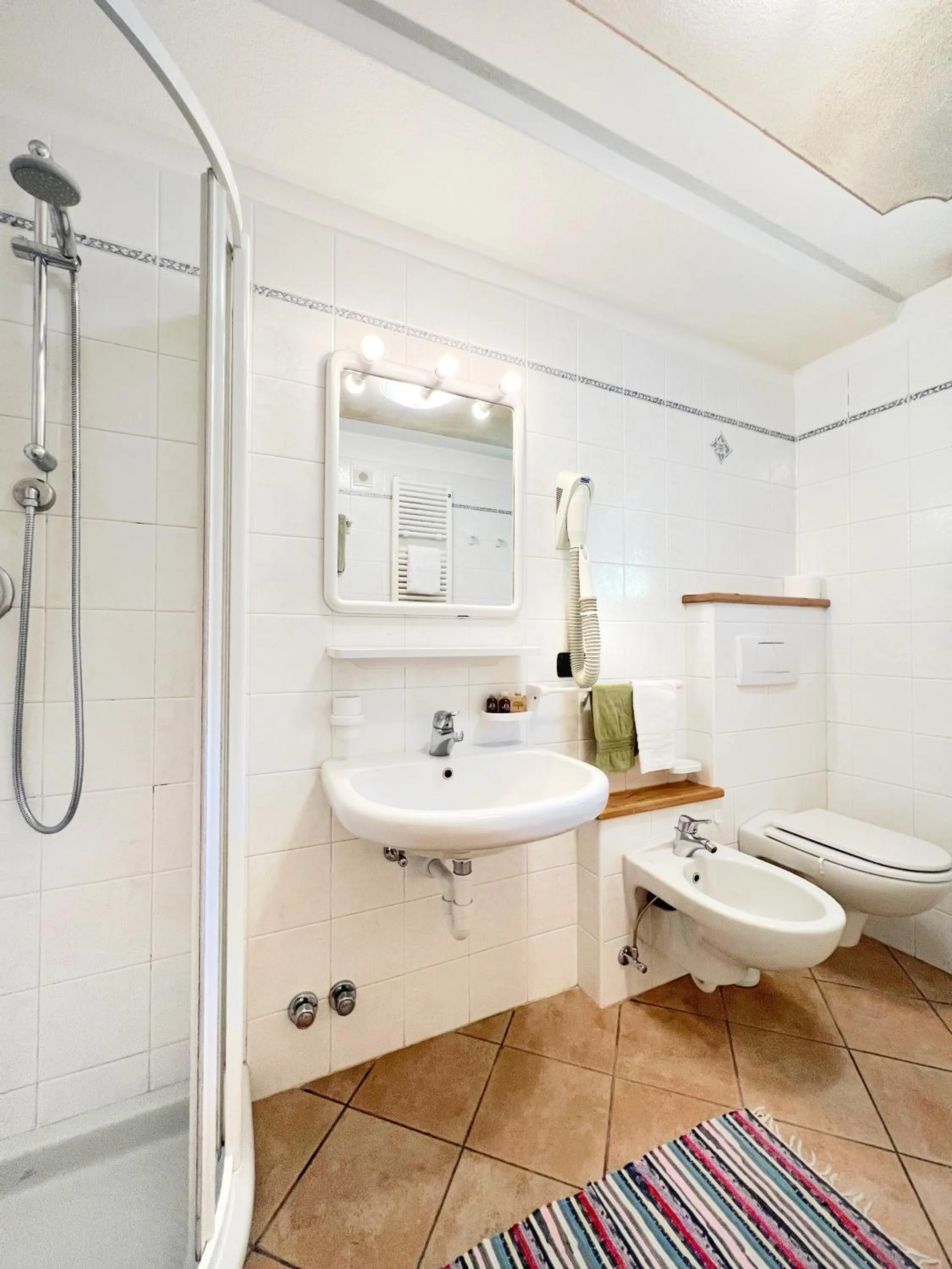 Shower in Bait Ables