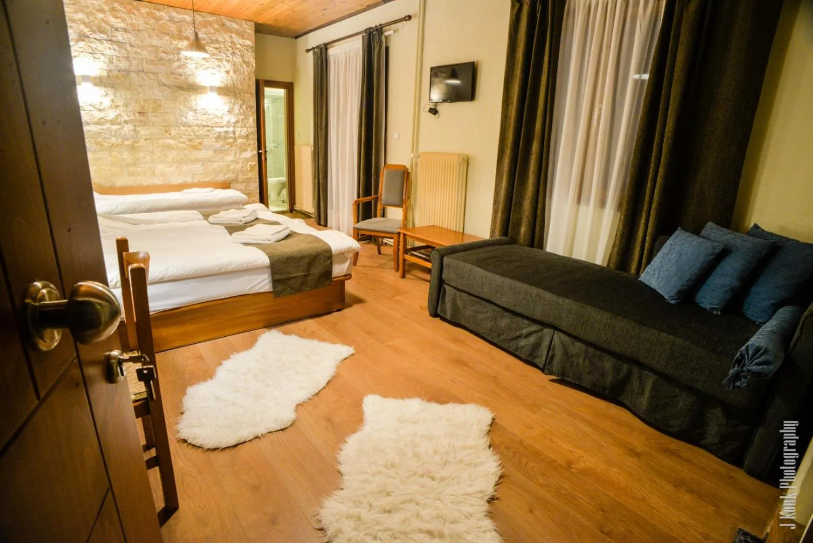Photo of the whole room, Bed in Naoussa Mountain Resort