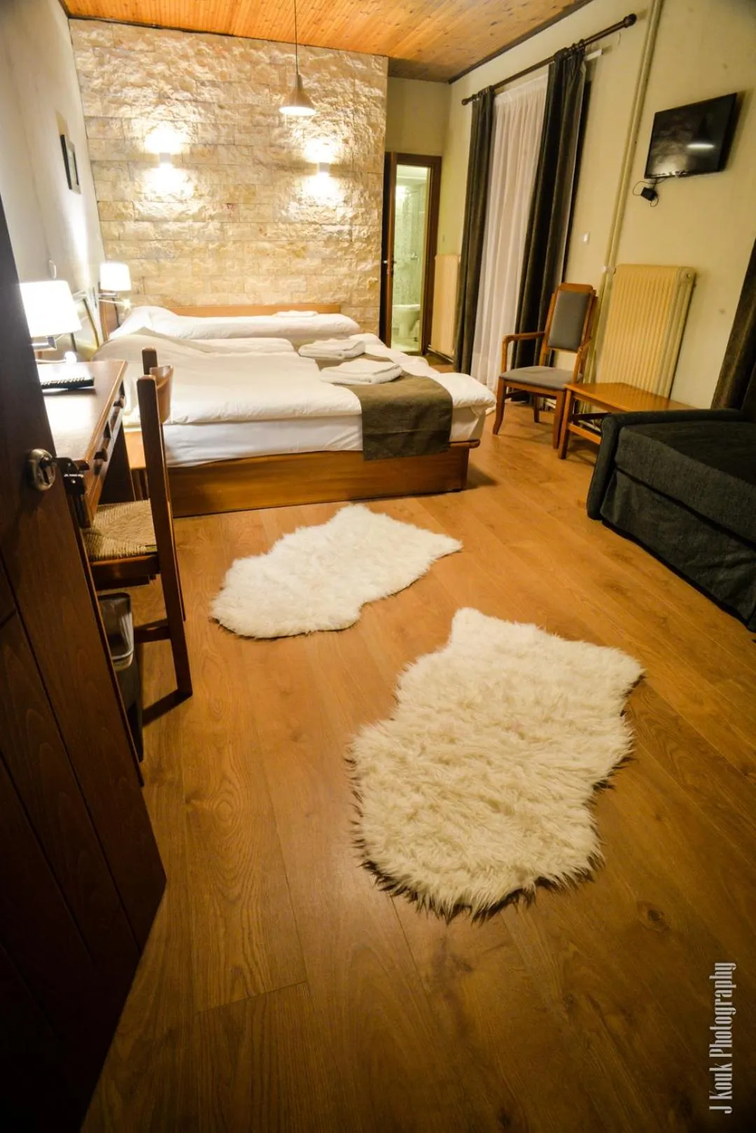 Photo of the whole room, Bed in Naoussa Mountain Resort
